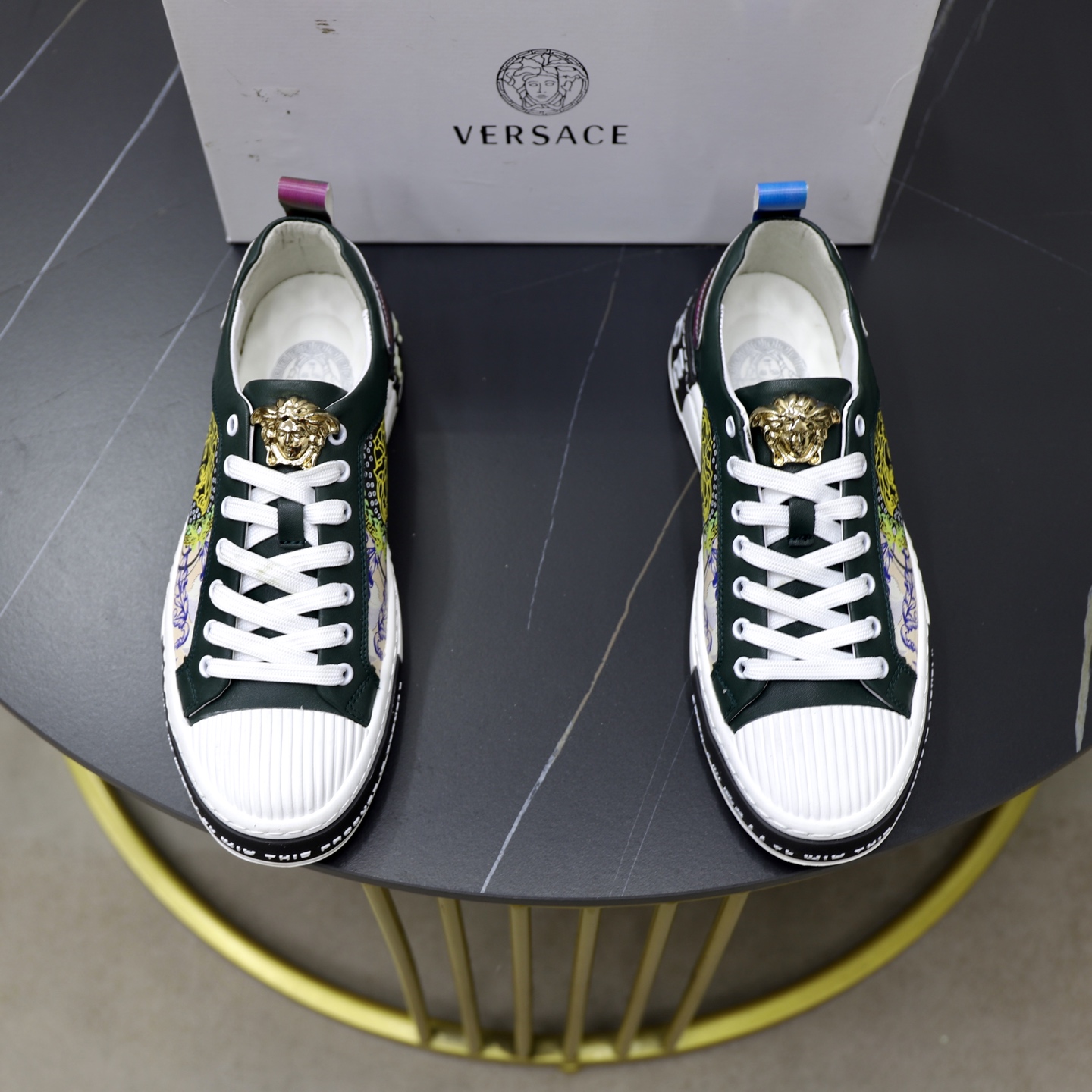 NO:283493,♂♂ Brand Versace Standard Code 38-44 (45 customized) Grade official website The same model Material original material splicing Comfortable and breathable inner Lightweight wear-resistant sports sole Style category Men's fashion casual shoes Running Sports shoes Honorable luxury brand elements Top luxury Color real picture color, Versace, sneakers19860909♂♂♂ 品牌范思哲 标准码38-44（45订做） 等级官网同款 材料原版材料拼接 舒适透气内里 轻便耐磨运动大底 款式类别男士时尚休闲鞋 跑步 运动鞋 尊贵奢侈品大牌元素 顶级奢华 颜色实物图片色,,versace,sneakers,Men's shoes