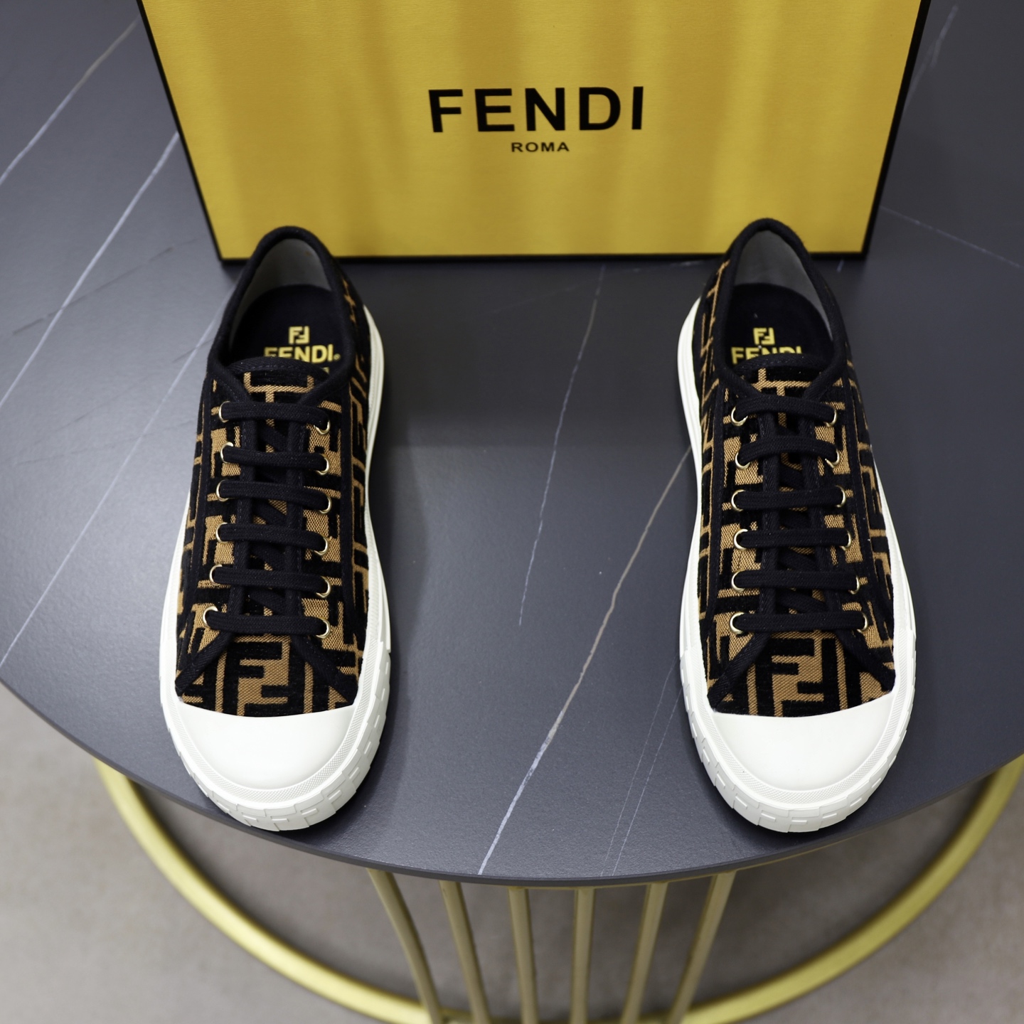 NO:283896,:Original single (couple model) Brand FENDI Fendi♂♂♂ Size for women 35–40, men 39-44 (45 can be customized) Grade Official website authentic Materials Imported original LoGO fabric upper Original comfortable inner TPU wear-resistant lightweight outsole Style category Loafers New trendy shoes Color real picture color, fendi, fendi, loafers19860909:原单（情侣款） 品牌FENDI芬迪♂♂♂ 尺码女35–40、男39-44（45可定制） 等级 官网正品 材料 进口原版LoGO布料鞋面 原版舒适内里 TPU耐磨轻便大底 款式类别乐福鞋 新款潮鞋 颜色实物图片色,,fendi,fendi,loafers,Men's shoes