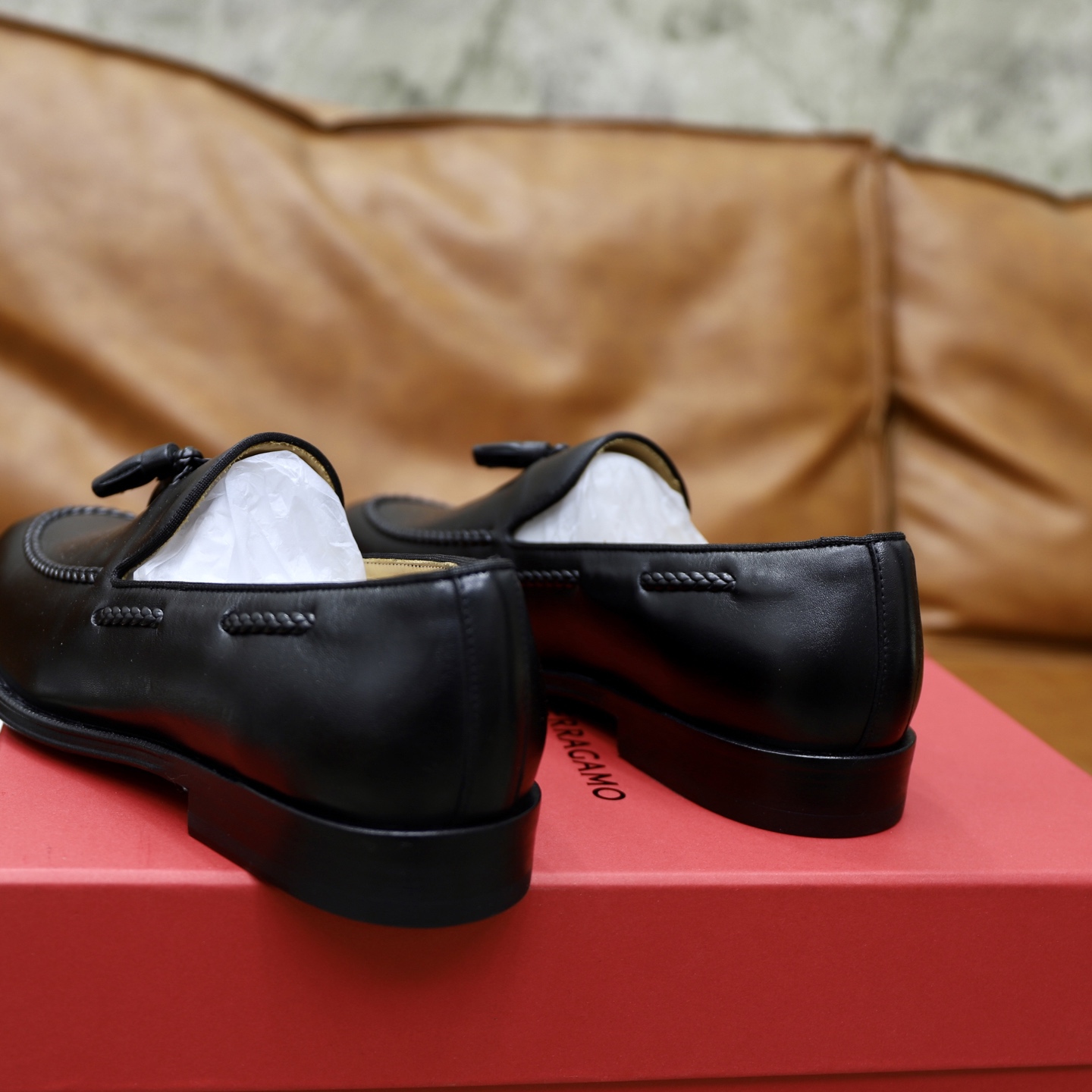 Ferragamo Men's Black Leather Tassel Loafers - Classic Style & Comfort 8 i1746720886030 5206 0 6