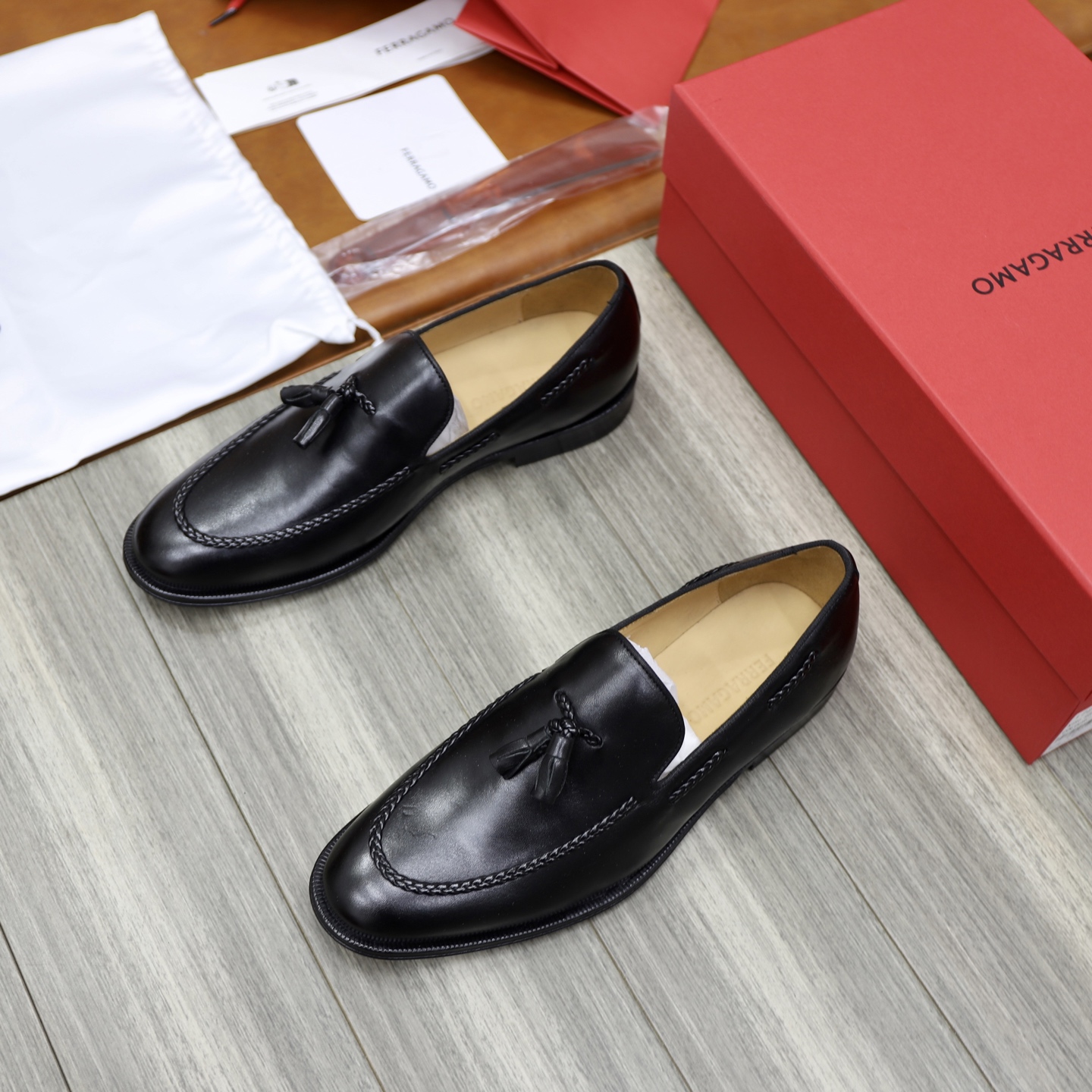 Ferragamo Men's Black Leather Tassel Loafers - Classic Style & Comfort 4 i1746720891017 8909 0 2