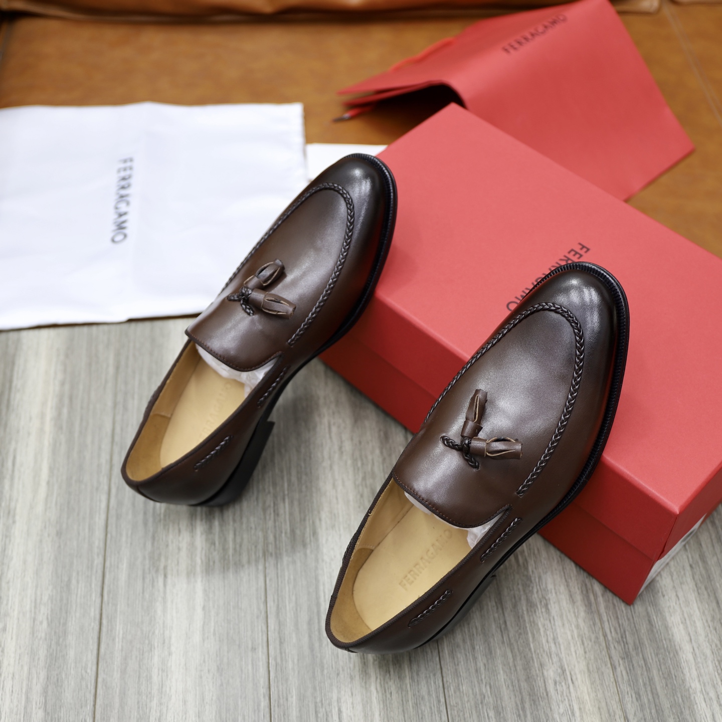 SF Ferragamo Men's Leather Loafers: Classic Style with Modern Appeal 9 i1746720903917 7027 0 7