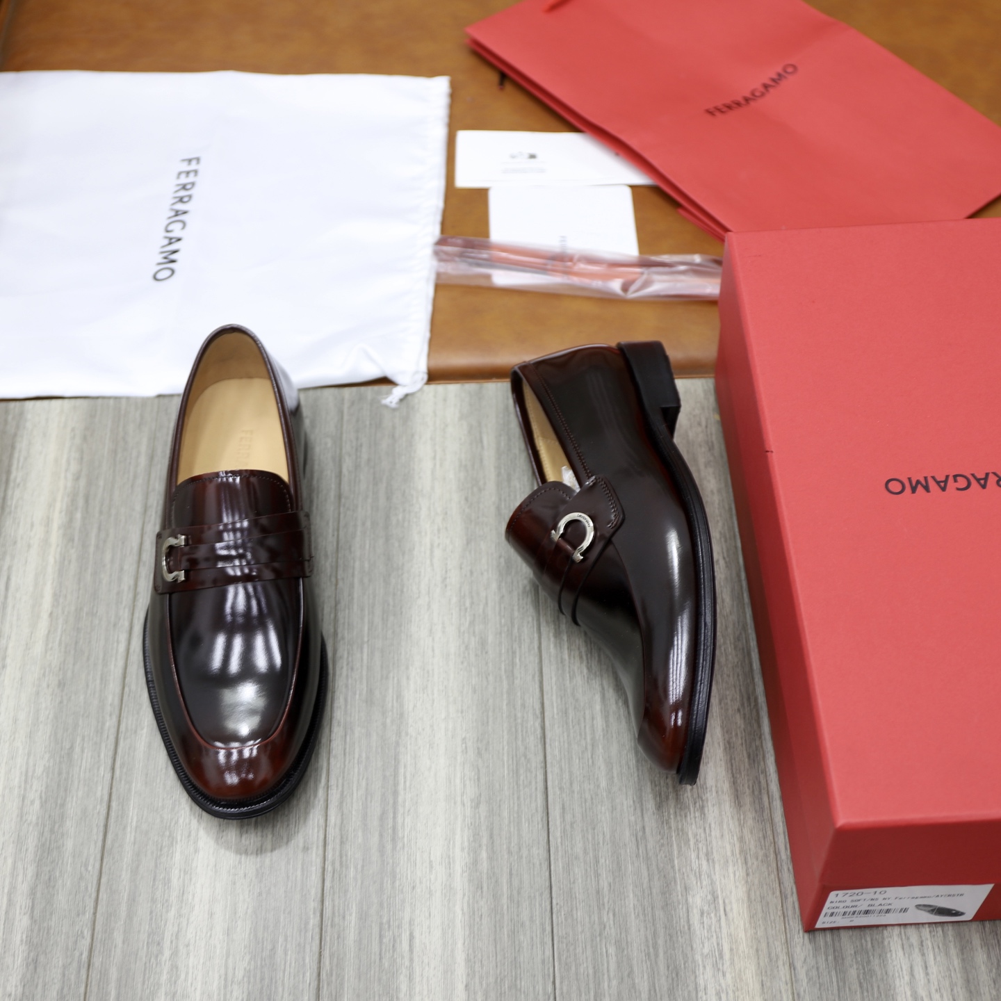 Ferragamo Men's Leather Loafers with Gancini Buckle - Classic & Modern Style 3 i1746721122992 1330 0 1