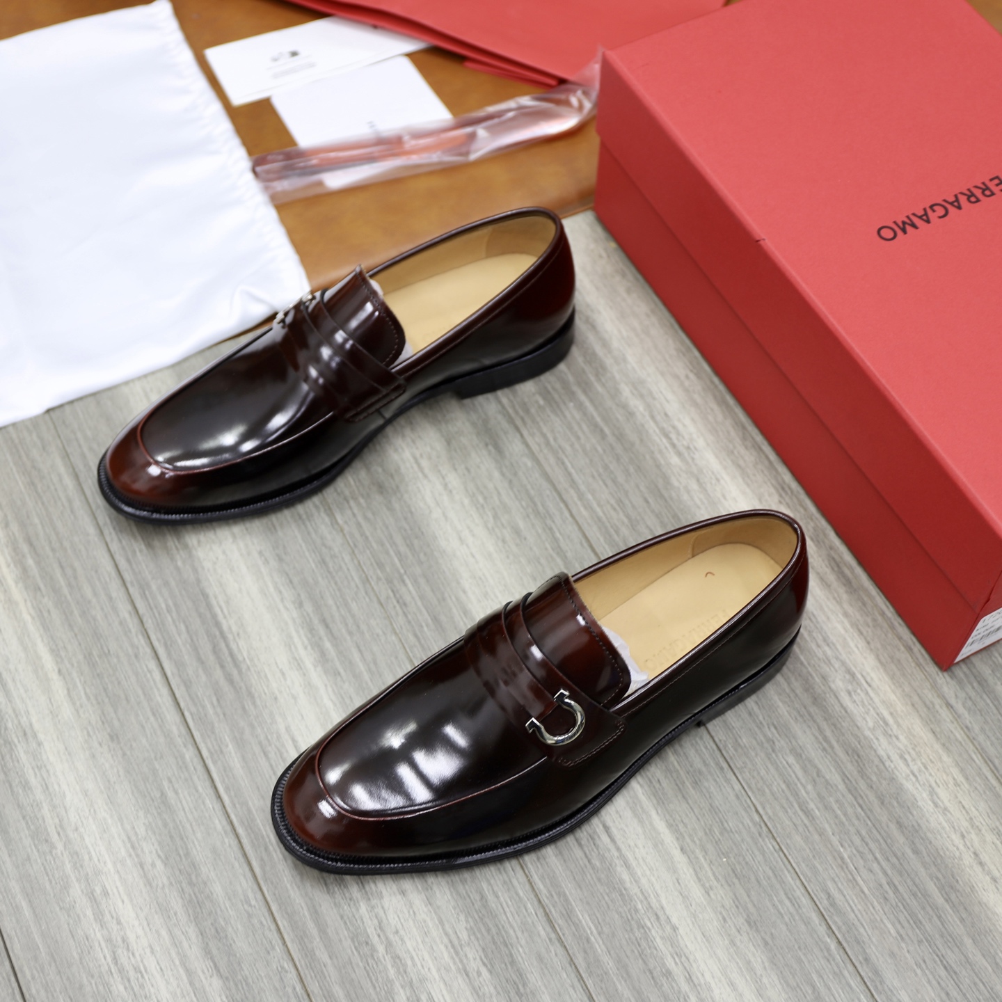 Ferragamo Men's Leather Loafers with Gancini Buckle - Classic & Modern Style 4 i1746721130053 278 0 2