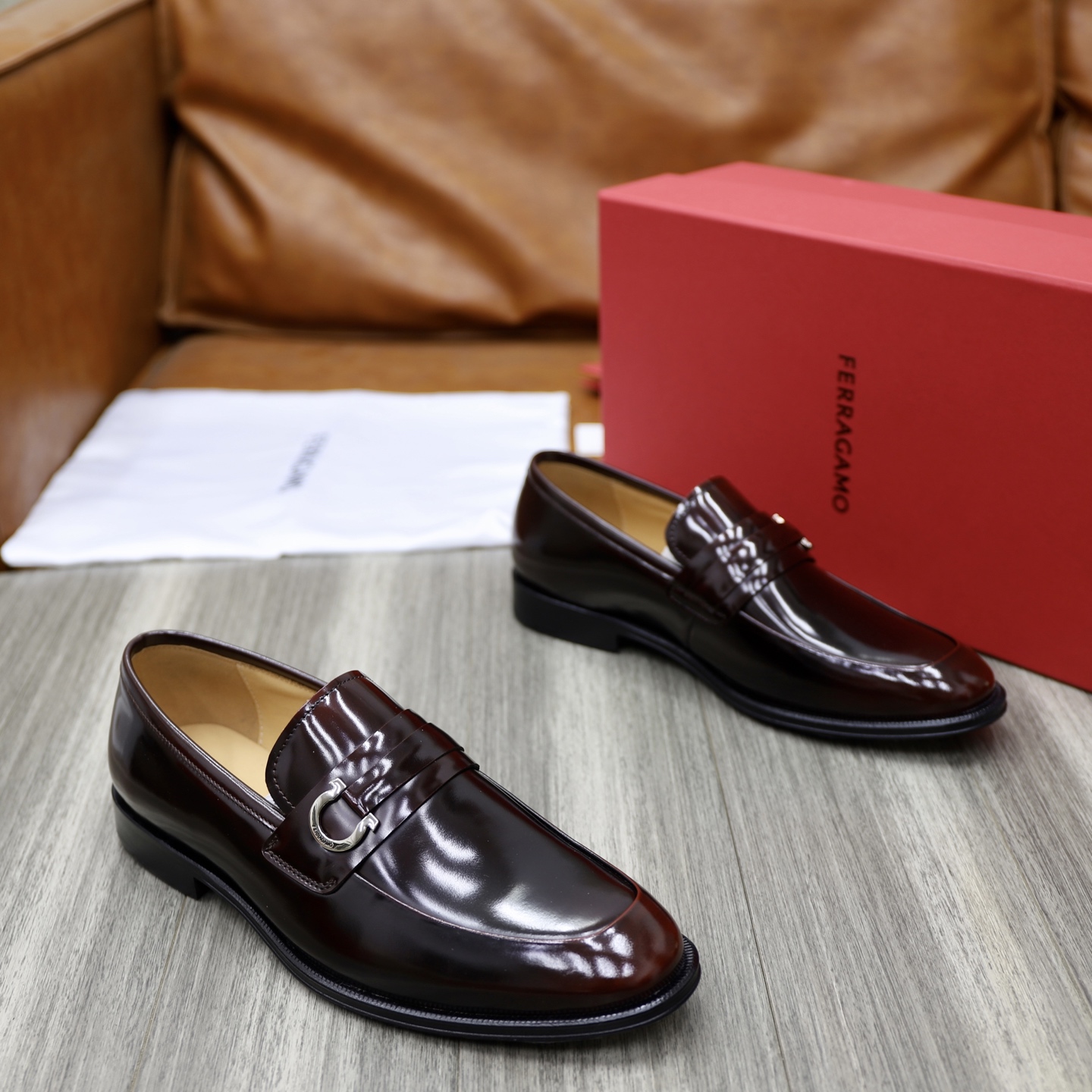 Ferragamo Men's Leather Loafers with Gancini Buckle - Classic & Modern Style 5 i1746721132846 8243 0 3