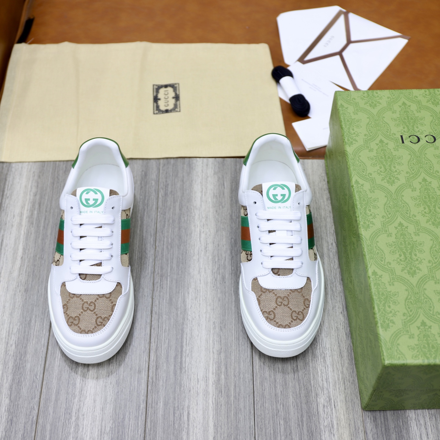 Gucci Men's Leather Sneakers with Iconic GG Supreme Canvas Detail 2 i1746894445324 5418 0 0
