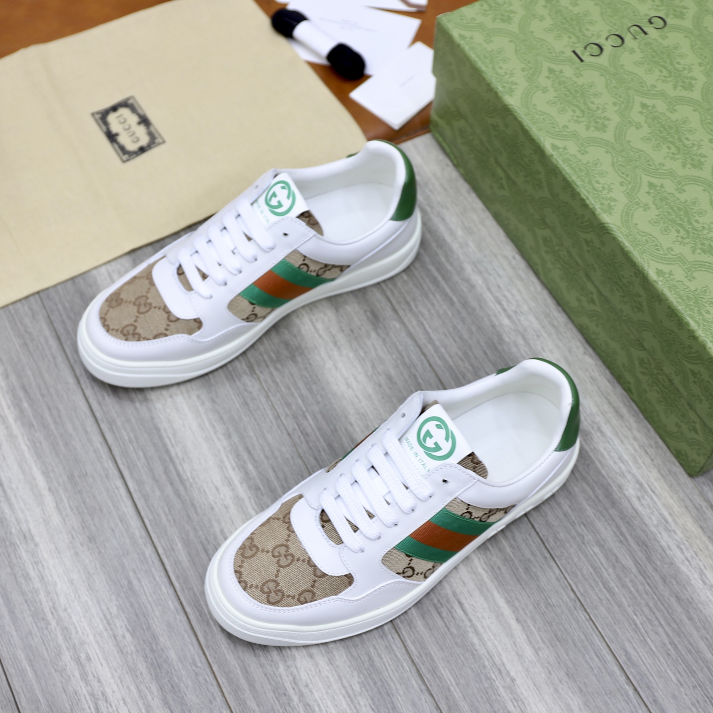Gucci Men's Leather Sneakers with Iconic GG Supreme Canvas Detail 4 i1746894445515 3526 0 2