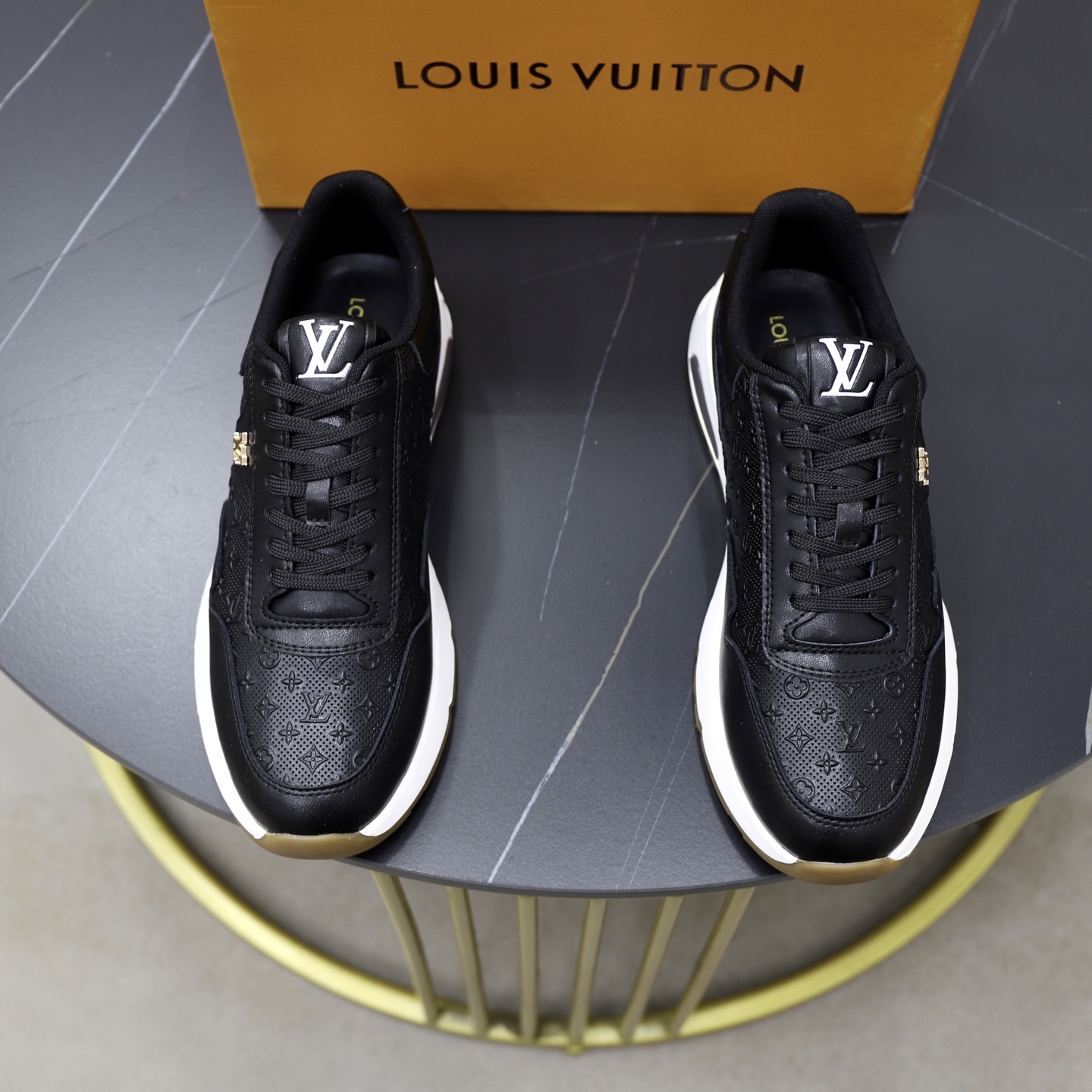 NO:284498,♂♂ Brand LV Louis Vuitton Standard Code 38-44 (45 customized) Grade official website The same model Material original material splicing Comfortable sheepskin air lining Lightweight wear-resistant sports sole Style category Men's fashion casual shoes Running Sports shoes Honorable luxury brand elements Top luxury Color real picture color,,louis vuitton,louis vuitton,sneakers,sheepskin19860909♂♂♂ 品牌LV路易威登 标准码38-44（45订做） 等级官网同款 材料原版材料拼接 舒适透羊皮气内里 轻便耐磨运动大底 款式类别男士时尚休闲鞋 跑步 运动鞋 尊贵奢侈品大牌元素 顶级奢华 颜色实物图片色,,louis vuitton,louis vuitton,sneakers,sheepskin,Men's shoes