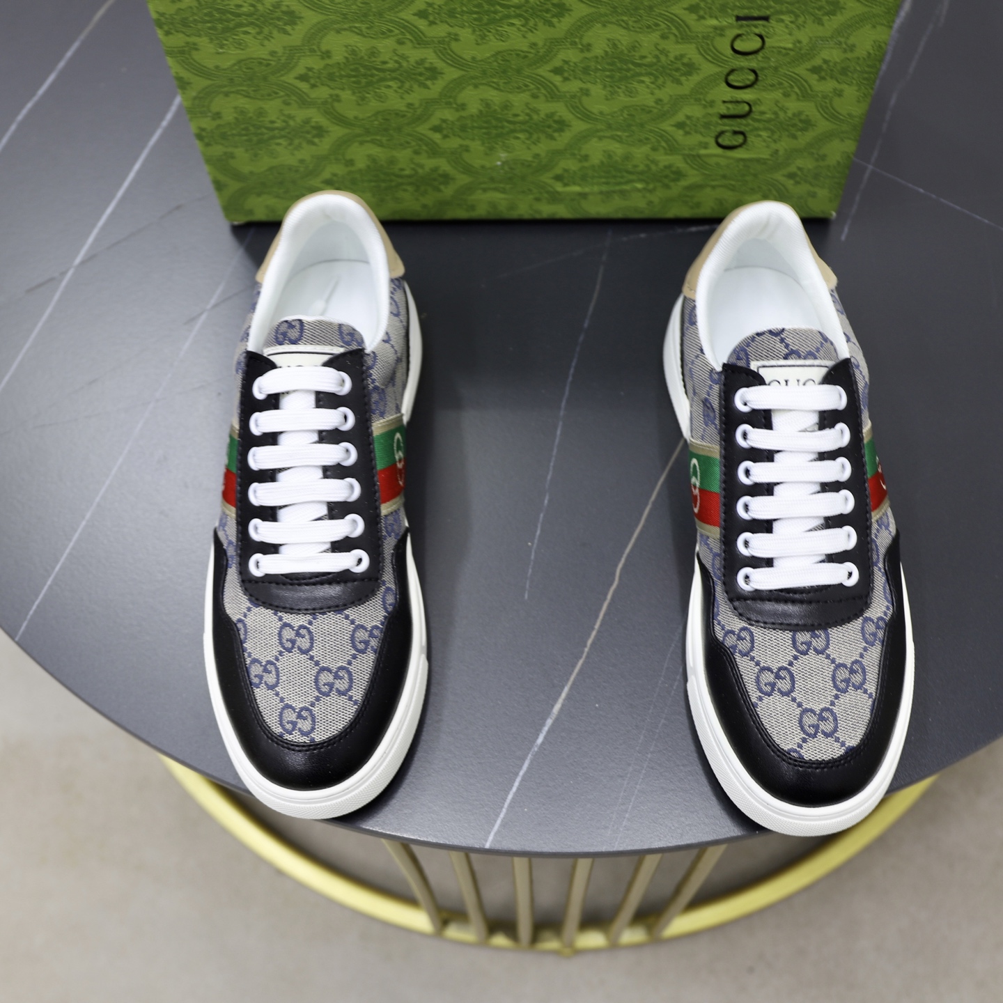 NO:284504,♂♂ Brand Guqi GUCCi Standard Code 38-44 (45 customized) Grade official website The same model Material original material splicing Comfortable and breathable sheepskin inner Lightweight wear-resistant sports sole Style category Men's fashion casual shoes Running Sports shoes Honorable luxury brand elements Top luxury Color real picture color, Gucci,sneakers,sheepskin19860909♂♂♂ 品牌古奇GUCCi 标准码38-44（45订做） 等级官网同款 材料原版材料拼接 舒适透气羊皮内里 轻便耐磨运动大底 款式类别男士时尚休闲鞋 跑步 运动鞋 尊贵奢侈品大牌元素 顶级奢华 颜色实物图片色,,gucci,sneakers,sheepskin,Men's shoes