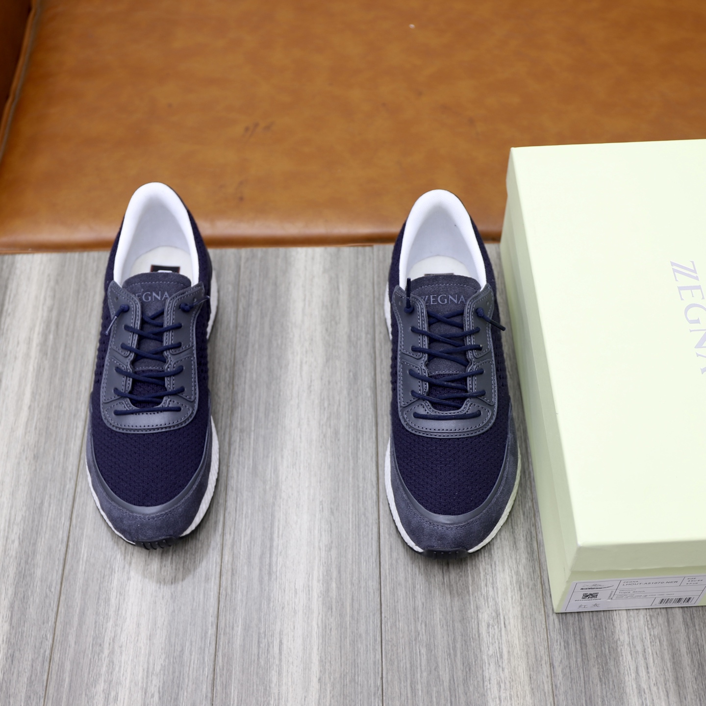 NO:346986,Hot sale! Jenia Casual Sneakers This Triple Stitch low-top sneaker is made of soft cowhide with suede, injecting exquisite style into casual shoes. The iconic triple cross elastic details highlight the hand-stitched stitching of traditional leather shoes, lightweight and lazy cover design, perfectly fitting the fast-paced lifestyle. The very light rubber outsole is embellished with double stripes Logo sports details, reinterpreting the iconic shoes with ultra-light structure. Calfskin inner lining, car midsole cover last method. Easy to wear and take off the foot cross elastic band and 3D 