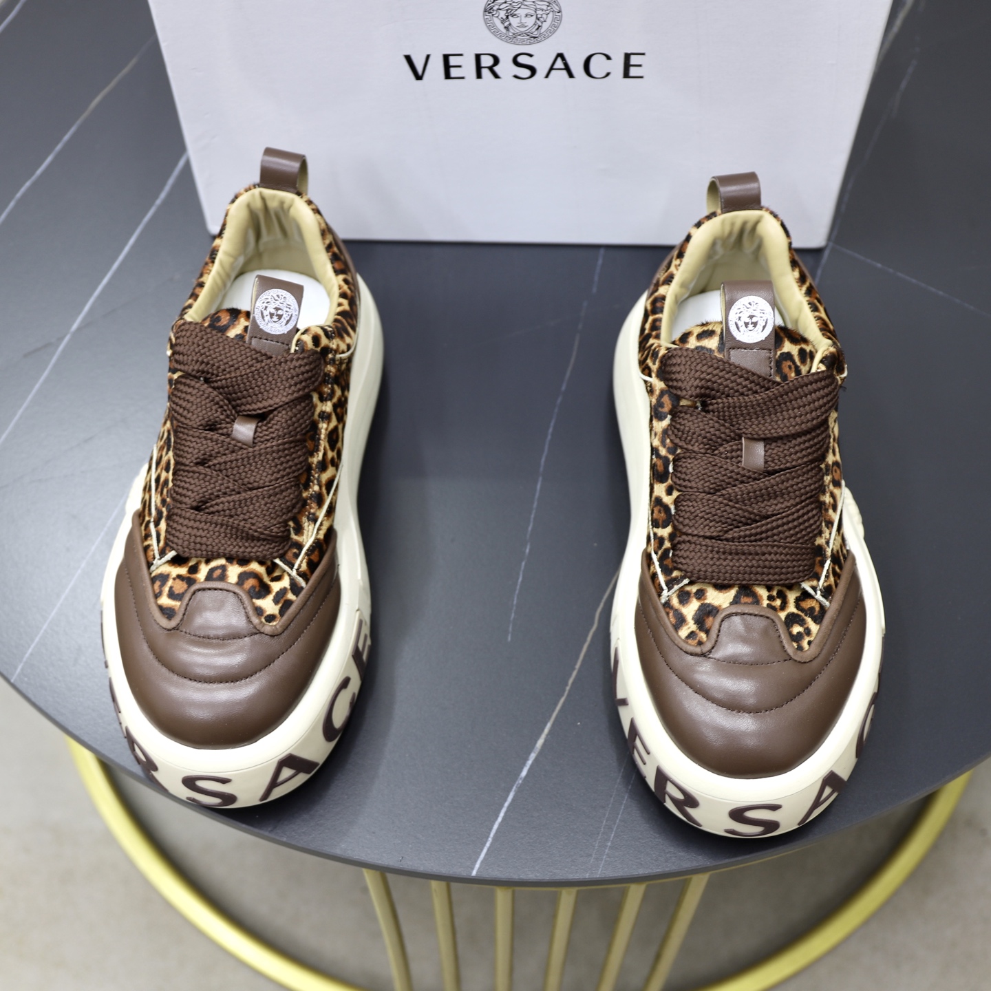 NO:345819,♂♂ Brand Versace Standard Code 38-44 (customized by 45 and 46) Grade official website same model Material original leather splicing Comfortable inner Lightweight wear-resistant outsole Style category Men's fashion casual shoes Running Sports shoes Honorable luxury brand elements Top luxury Color real picture color, versace, sneakers19860909♂♂♂ 品牌范思哲 标准码38-44（45、46订做） 等级官网同款 材料原版皮料拼接 舒适内里 轻便耐磨大底 款式类别男士时尚休闲鞋 跑步 运动鞋 尊贵奢侈品大牌元素 顶级奢华 颜色实物图片色,,versace,sneakers,Men's shoes