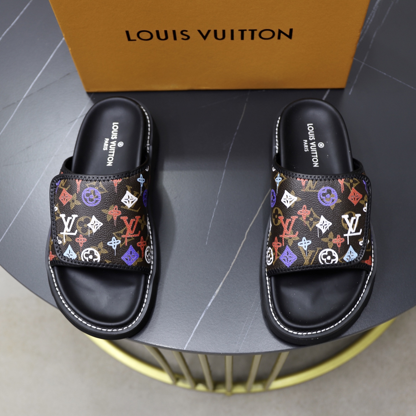 NO:346504,♂♂ Brand LV Louis Vuitton Standard Code 38-45 Grade Official Website The same style Material Original Material Design Original Rubber Wear-resistant Molding Outsole Style Category Men's Fashion Sandals Prestige Luxury Brand Elements Top Luxury Color Real Picture Color,,louis vuitton,louis vuitton,slippers19860909♂♂♂ 品牌LV路易威登 标准码38-45 等级官网同款 材料原版材料设计 原版橡胶耐磨成型大底 款式类别男士时尚凉拖鞋 尊贵奢侈品大牌元素 顶级奢华 颜色实物图片色,,louis vuitton,louis vuitton,slippers,Men's shoes