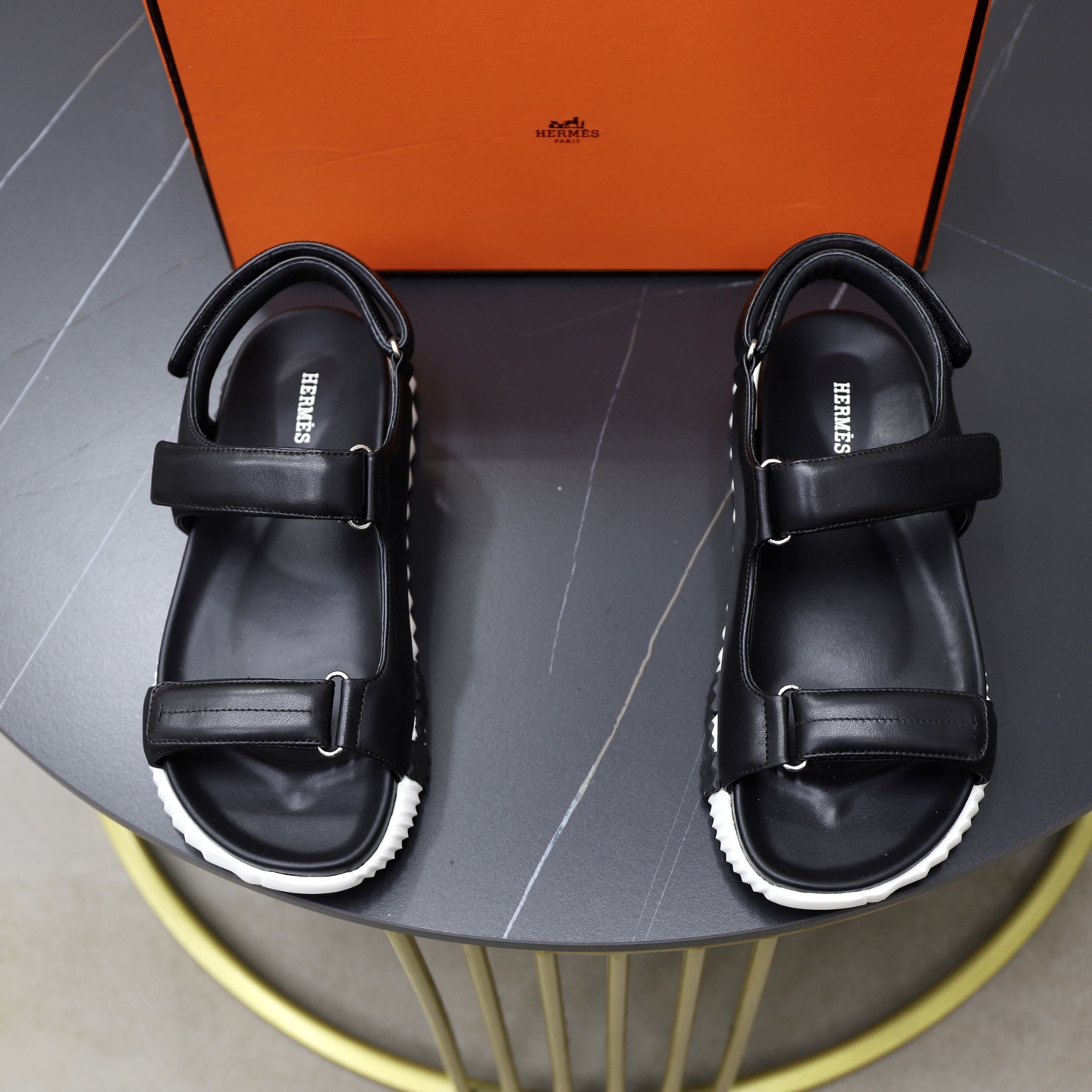 NO:345057,Cowhide cowhide inner lining [HEM＊] Hermes High-quality, top crafts Couple leather slippers, regular sizes 35-45, released simultaneously!  goods!  Top-level handicraft [Strong] Original calfskin (super texture, feel), super texture!  Thickened medium pads, rubberized bubbles with anti-slip large sole!  !  Super comfortable!  45 custom made, hermes, slippers, cowhide19860909牛皮面牛皮内里【HEM＊】爱马仕 高品质,顶尖工艺品 情侣款真皮拖鞋 正码35-45码 同步发售！货！顶级手工艺[强]原版小牛皮(超强质感、手感),质感超强！加厚中垫、橡胶化泡防滑大底！！超强舒适感！45订做,,hermes,slippers,cowhide,Men's shoes