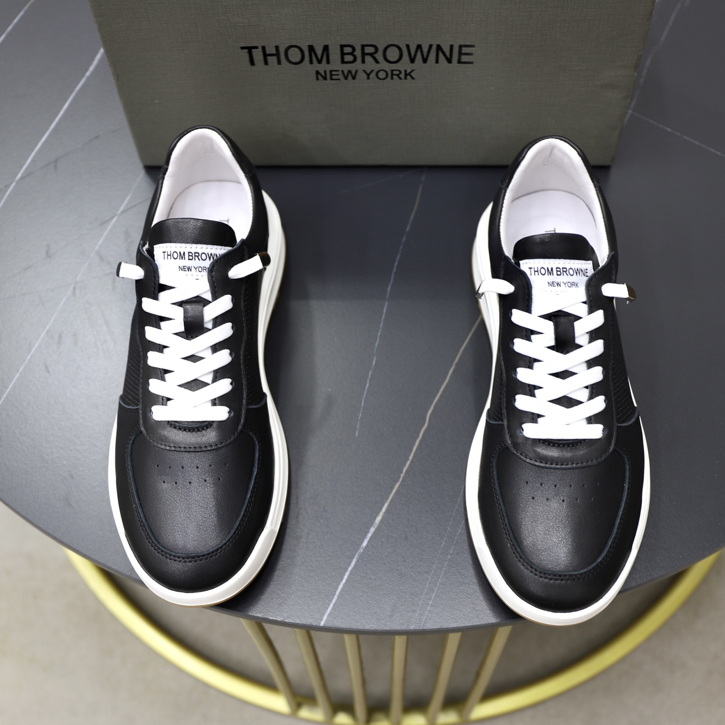 NO:348368,Thom Browne#Tom Brownie TB. Hot-selling high-end cowhide splicing Comfortable pig skin inner rubber wear-resistant large sole, three-dimensional and fashionable and versatile 38-45 (45 custom made without return or exchange), thom browne, cowhide19860909Thom Browne#汤姆.布朗尼TB.爆款热卖高档牛皮拼接 舒适猪皮内里 橡胶耐磨大底,立体感十足时尚百搭38-45（45订做不退换）,,thom browne,cowhide,Men's shoes