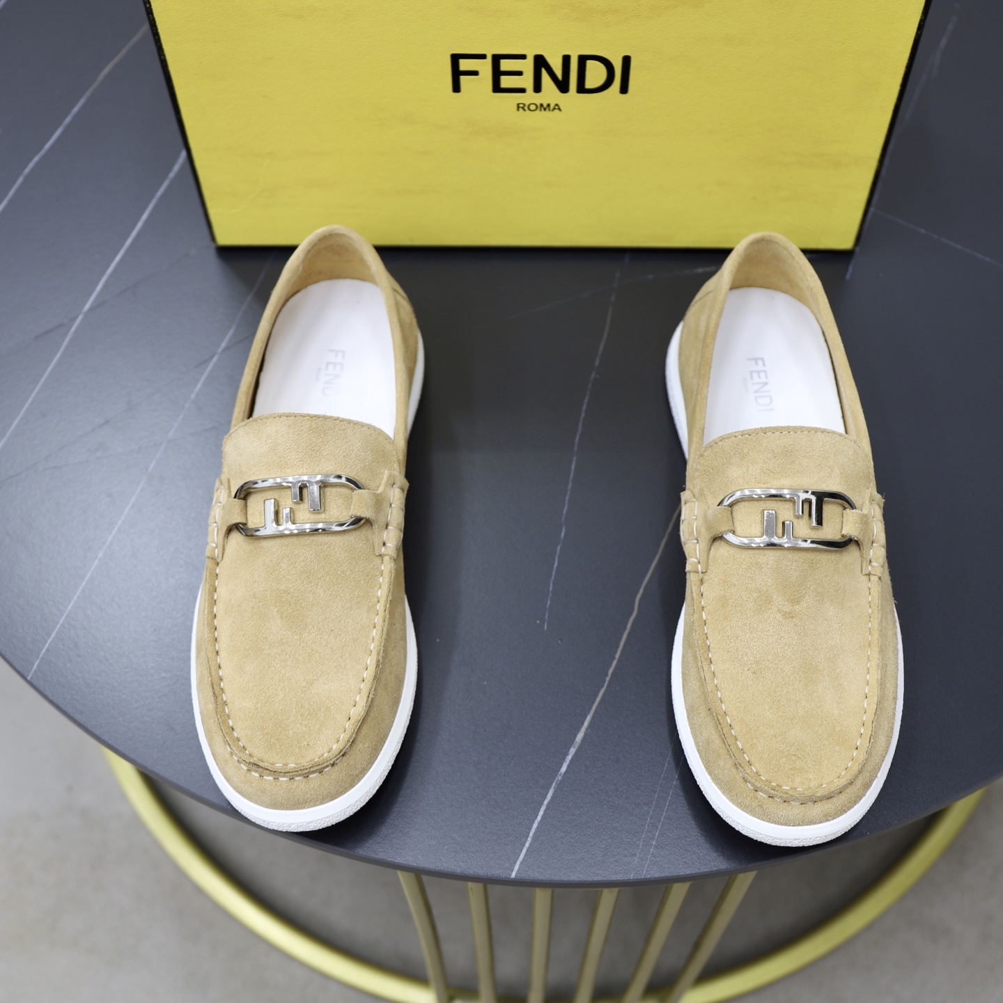 NO:348414,♂♂ Brand FENDI Standard Code 39-44 (38, 45, 46 customized) Grade official website The same model Material original cowhide (reverse fur) splicing Comfortable and breathable cowhide inner Lightweight wear-resistant sports sole Style category Men's fashion casual shoes Running Sports shoes Honorable luxury brand elements Top luxury Color real picture color, Fendi, fendi, sneakers, cowhide19860909♂♂♂ 品牌芬迪FENDI 标准码39-44（38、45、46订做） 等级官网同款 材料原版牛皮（反毛皮）拼接 舒适透气牛皮内里 轻便耐磨运动大底 款式类别男士时尚休闲鞋 跑步 运动鞋 尊贵奢侈品大牌元素 顶级奢华 颜色实物图片色,,fendi,fendi,sneakers,cowhide,Men's shoes