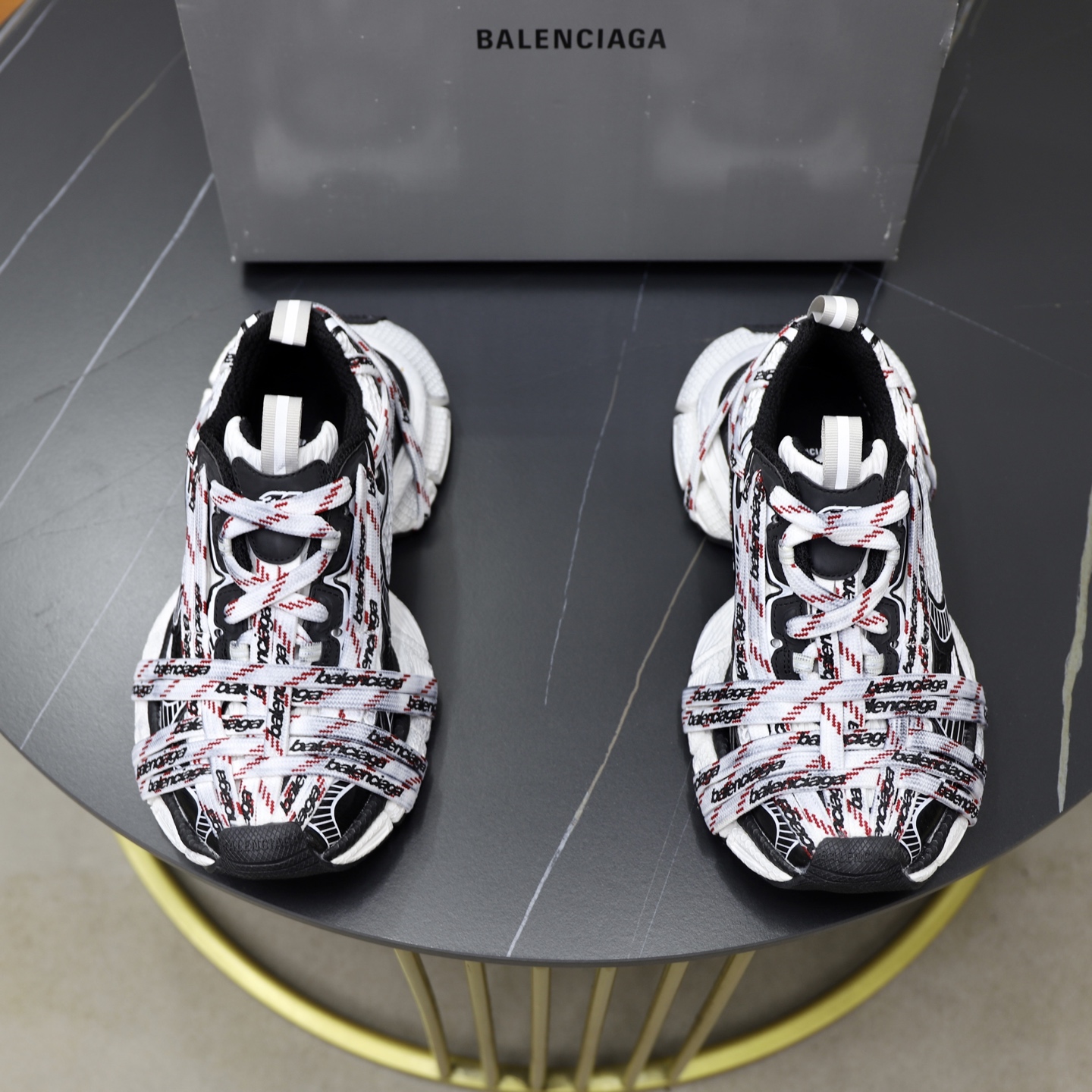 NO:350236,Gargo's new 3XL extreme straps, new ten-generation trendy running shoes, original factory last, old details are full. The original shoes are developed simultaneously with environmentally friendly sky leather and mesh fabric upper midsole, equipped with lightweight foam EVA cushioned midsole, combined with anti-slip rubber outsole to add a new design. While continuing the outdoor contour and complex upper structure of the Tra Trainer, it is more retro style. Size 35-45,19860909Gargo 全新3XL极限绑带 全新十代潮流跑鞋 原厂楦头 做旧细节拉满 原鞋同步开发采用环保天空革与网眼织物鞋面材质中底搭载轻量发泡EVA缓震中底 组合防滑橡胶大底增加全新设计 在延续 Tra Trainer 户外轮廓和复杂鞋面结构的同时 更具复古风格 尺码35-45,,Men's shoes