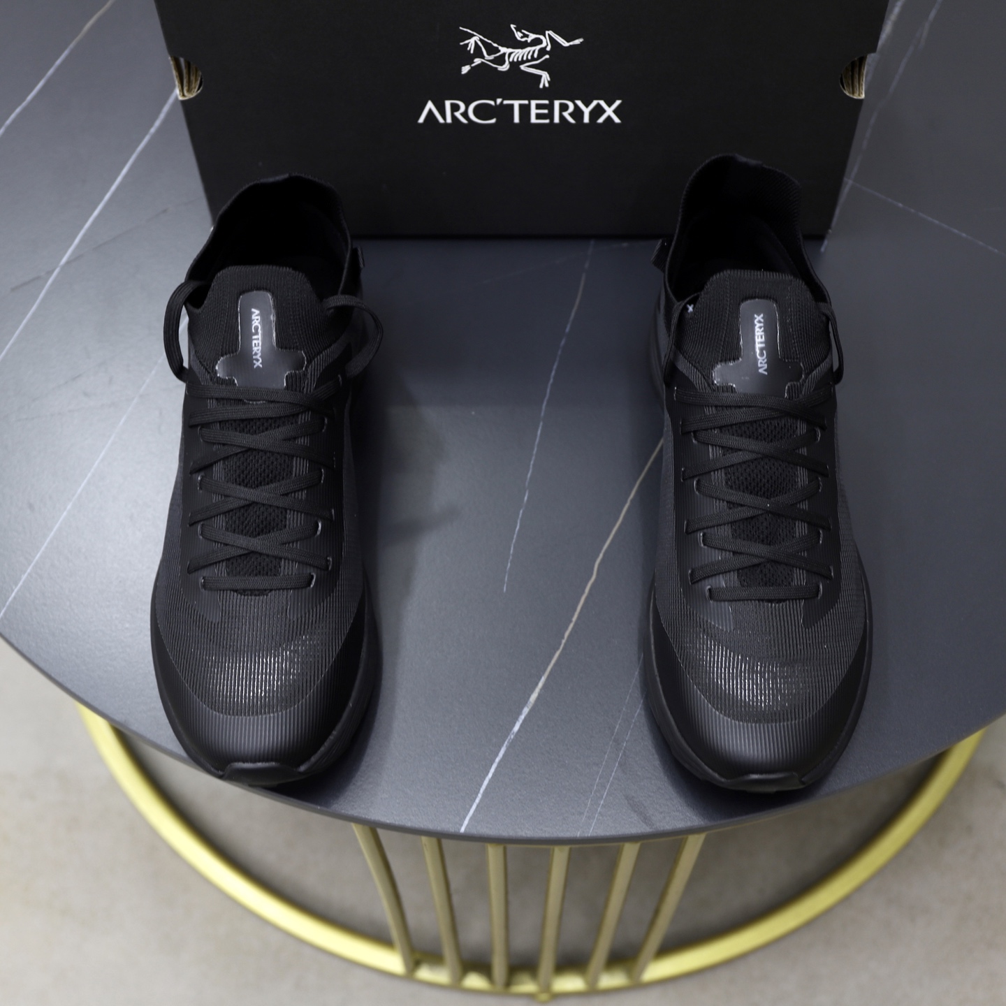 NO:351754,Domestic production in stock, pure original version!  Arc’TERYX men’s shoes 2025 new SYLAN PRO thick-soled anti-cushioned breathable comfortable travel hiking low-top casual shoes, men’s outdoor multi-function trail running shoes, the design of this shoe is inspired by athletes and is designed for speed, suitable for mountain runners who want to run faster on technical routes. The Rocker Geometry geometric design of the midsole brings propulsion.  The smooth grip of Vibram Megagrip outsole LITEBASE technology, which reduces weight without affecting performance, and the multi-directional lug pattern design brings stronger grip. The shoe body fits and wraps the feet, and the knitted collar can block debris from entering the shoes. Cross-country running technology clothing focuses on action flexibility and moisture-absorbing and sweating. Size 36-45, arc'teryx19860909莞产现货,纯原版本！ 始祖鸟（ARC’TERYX）男款男鞋 2025新款 SYLAN PRO 厚底抗缓冲透气舒适旅行徒步低帮鞋 休闲鞋,男士户外多功能越野跑鞋,这款鞋履的设计灵感源自运动员,专为速度而生,适合希望在技术路线上跑得更快的山地跑者穿着.中底的Rocker Geometry几何结构设计带来推进力．抓地平稳的Vibram Megagrip 外底LITEBASE 技术,在减轻重量的同时不影响性能,而多向凸耳花纹设计带来更强的抓地力.鞋身贴合包裹脚部,针织鞋领可阻挡碎屑进鞋.越野跑步科技服装注重行动上的灵活度和吸湿排汗. 尺码36-45,arc'teryx,Men's shoes