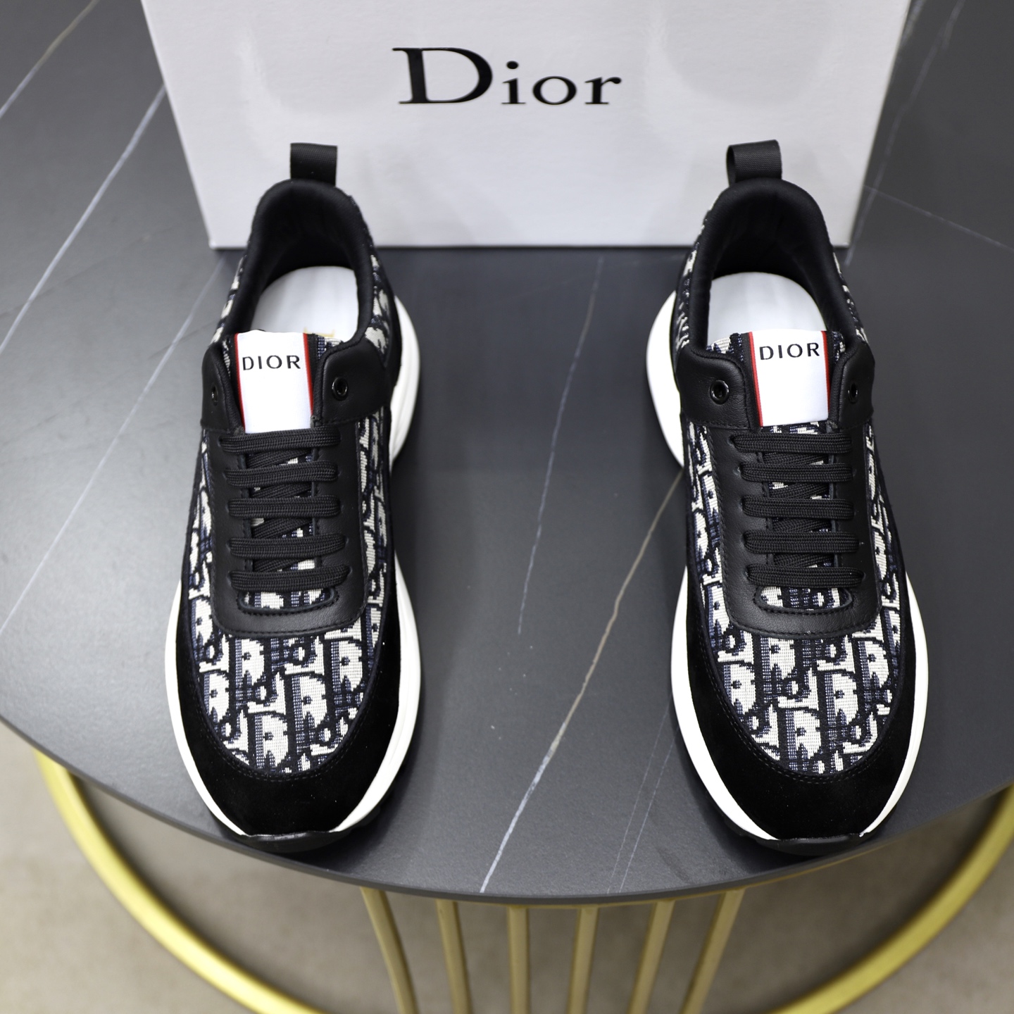 NO:351819,DIOR is the latest on-sale, imported original breathable mesh material, high-end original pattern. High-end 1:1 mold opening customization, original foamed large sole, softer and lighter, and non-slip. Fashion is trendy and versatile. Exudes a fashionable and casual atmosphere, and fashion is right under your feet. Number of 38-44 (45 customized), dior, dior19860909DIOR迪奥 最新上市、进口原版透气网布材料、高级原版图案.高端1:1开模定制,原版发泡大底,更柔软轻便,防滑.时尚主打潮流,百搭爆款.散发时尚休闲气息,时尚就在脚下.码数38-44（45订做）,,dior,dior,Men's shoes