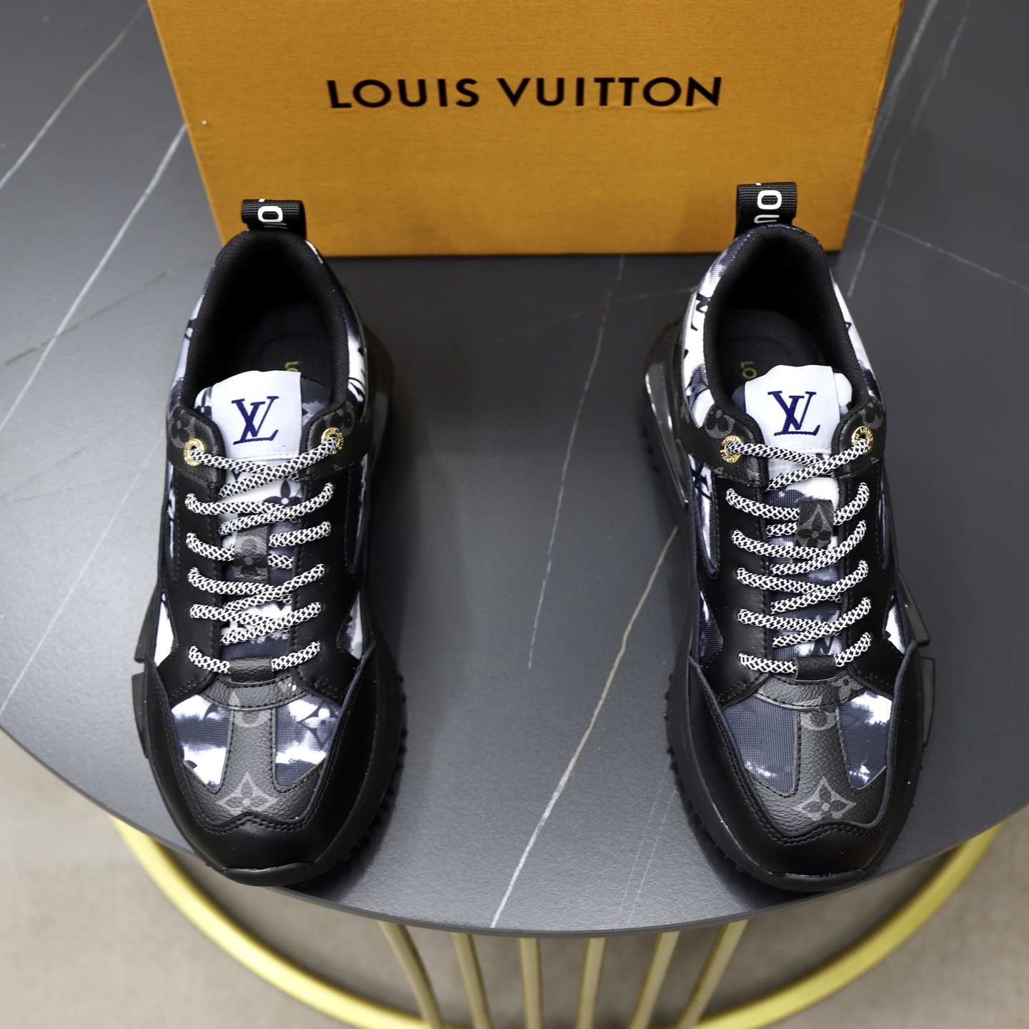 NO:354057,♂♂ Brand LV Louis Vuitton Standard Code 38-44 (45 customized) Grade official website same model Material original material splicing Comfortable and breathable inner Lightweight wear-resistant sports sole Style category Men's fashion casual shoes Running Sports shoes Honorable luxury brand elements Top luxury Color real picture color,,louis vuitton,louis vuitton,sneakers19860909♂♂♂ 品牌LV路易威登 标准码38-44（45订做） 等级官网同款 材料原版材料拼接 舒适透气内里 轻便耐磨运动大底 款式类别男士时尚休闲鞋 跑步 运动鞋 尊贵奢侈品大牌元素 顶级奢华 颜色实物图片色,,louis vuitton,louis vuitton,sneakers,Men's shoes