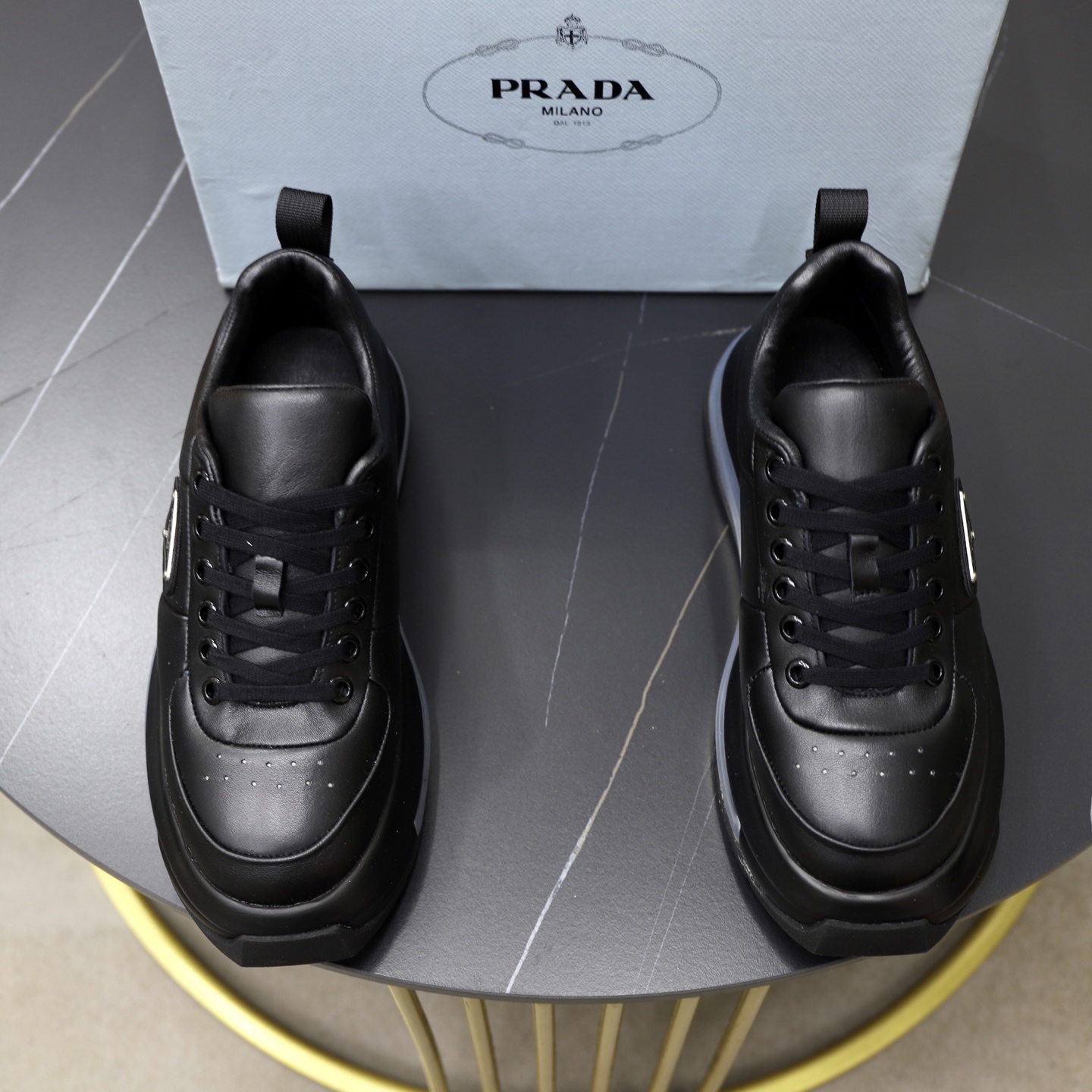 NO:354479,Prada/Prada Men's casual shipping, using imported cowhide upper, prada triangle logo, inner lambskin, original air cushion bottom, rubber sewing process, rubber bottom layer laying, excellent shock absorption effect, comfortable to wear!  Size39-44 (45, 46 customized), prada, prada, cowhide, sheepskin19860909Prada/普拉达 男士休闲出货,采用进口牛皮鞋面,prada三角标,内里小羊皮,原厂气垫底,橡胶缝制工艺,橡胶底层铺垫,减震效果极好,上脚舒适！ Size39-44（45、46定做）,,prada,prada,cowhide,sheepskin,Men's shoes