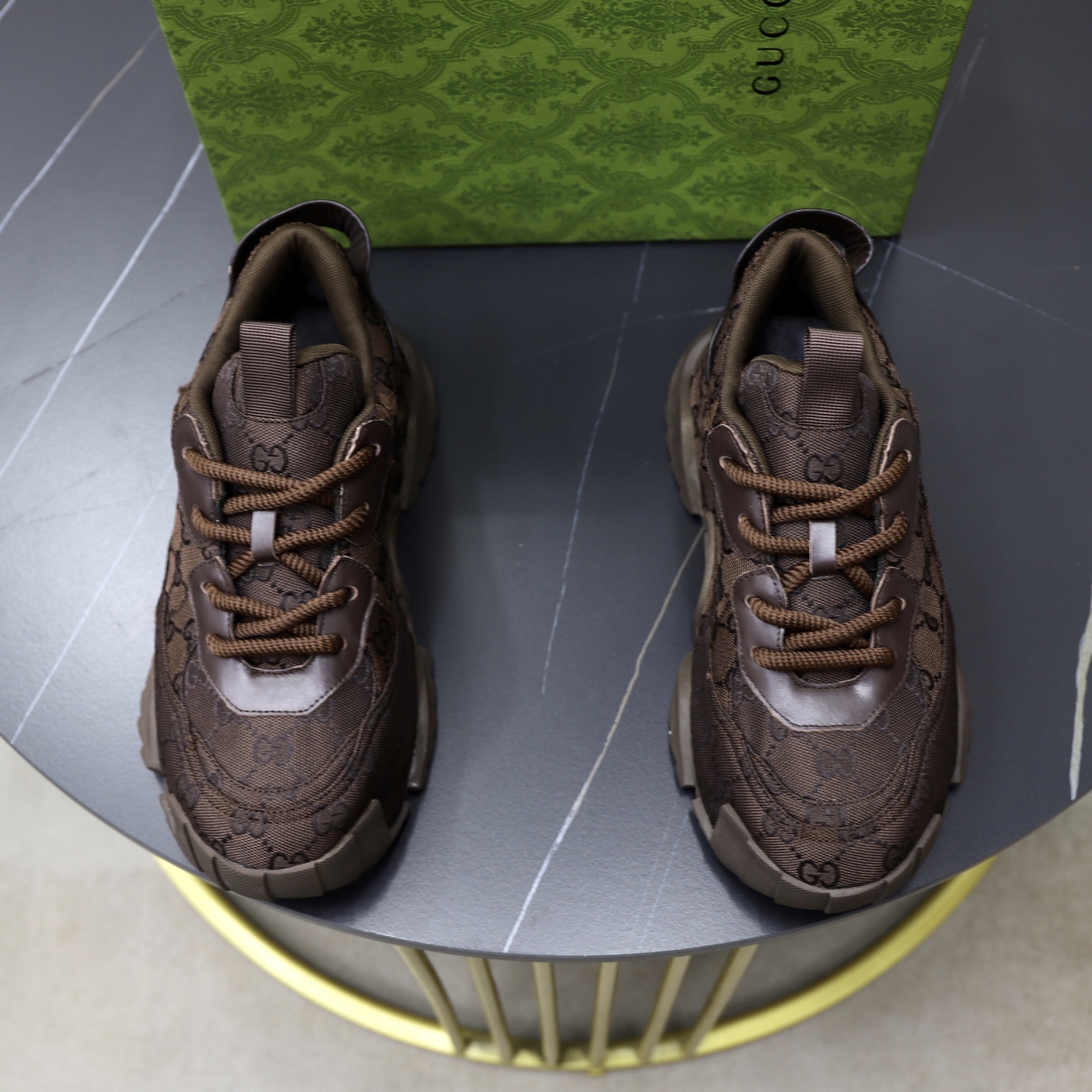 NO:354492,Guqi's style is novel and fashionable, and the upper is imported cowhide + Guqi's special material!  Super trendy design!  It makes people shine!  The leather is soft, delicate, shiny and transparent, showing the ultimate pure handicraftsmanship, and the feet on the net are soft, comfortable and breathable!  Size39-44 (45, 46 customized), cowhide19860909古奇款式新颖时尚,鞋面采用进口牛皮+ 古奇专用材料！超潮设计！让人眼前一亮！皮质柔软细腻光泽透亮,彰显极致纯手工工艺,网里上脚柔软舒适透气！Size39-44（45、46定制）,,cowhide,Men's shoes