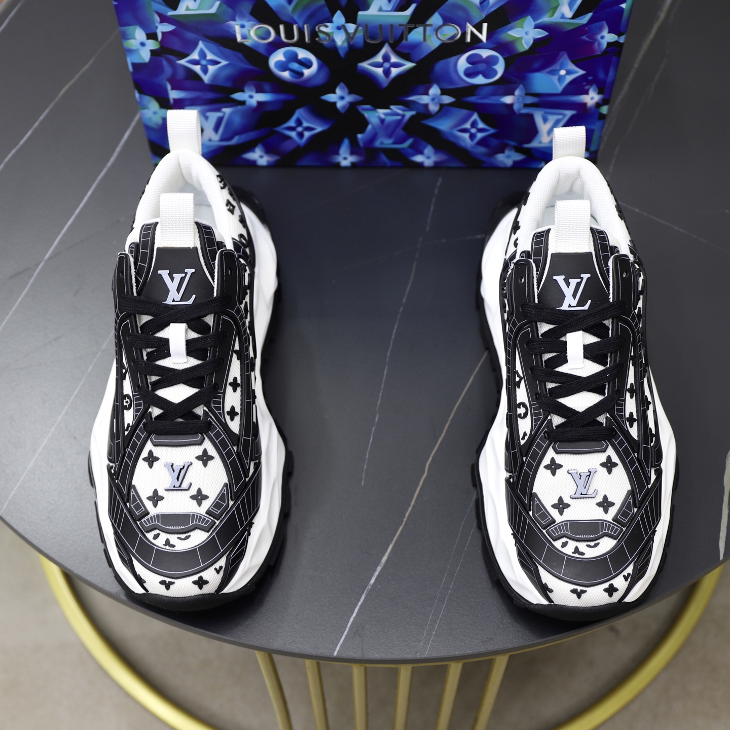 NO:354504,【LOUIS VUITTON】Louis Vuitton 2025 new Milan fashion show lv home logo, big name style, fashion trendy people must have imported mesh with high-tech glue-dropping process breathable net genuine leather footbed special supply large bottom number 39-44 (45 46 customized),,louis vuitton,louis vuitton,louis vuitton,louis vuitton19860909【LOUIS VUITTON】路易威登2025新品米兰时装走秀款lv家标志,大咖风范,时尚潮人必备进口网面搭配高科技滴胶工艺透气网里真皮垫脚特供大底码数39-44（45 46定做）,,louis vuitton,louis vuitton,louis vuitton,Men's shoes