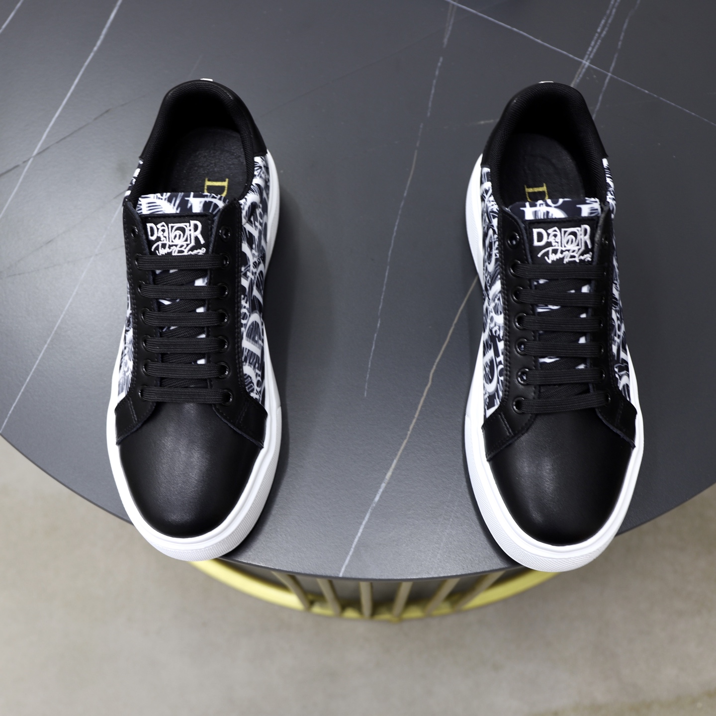 NO:354938,♂♂ Brand Dior DIOR Standard Code 38-44 (45 customized) Grade official website The same style Material original fabric Comfortable inner Lightweight wear-resistant sole Style category Men's fashion casual shoes Running Sports shoes Honorable luxury brand elements Top luxury Color real picture color, Dior, dior, sneakers19860909♂♂♂ 品牌迪奥DIOR 标准码38-44（45订做） 等级官网同款 材料原版面料 舒适内里 轻便耐磨大底 款式类别男士时尚休闲鞋 跑步 运动鞋 尊贵奢侈品大牌元素 顶级奢华 颜色实物图片色,,dior,dior,sneakers,Men's shoes