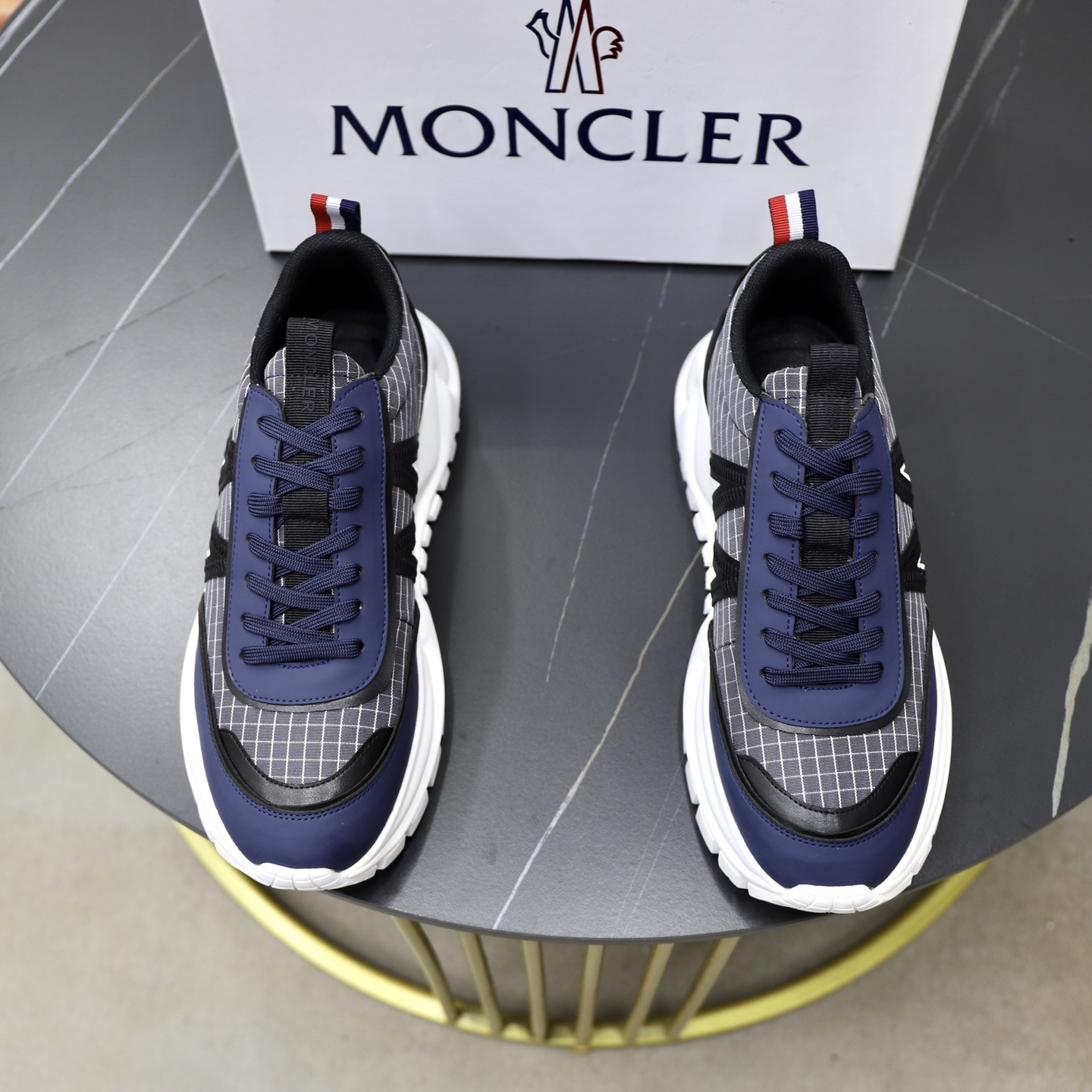 NO:344438,【MONCLER】Mongkelai (blind) - Upper brand fabric splicing leather car - Comfortable and breathable inside - Outsole original lightweight, soft and wear-resistant sole - Ultra-high quality control, fine workmanship highlighted (high-end, noble, grade) - Size 39-44 (45 can be customized),, Moncler, Moncler19860909【MONCLER】盟可睐(蒙口) -鞋面品牌布匹拼接皮料车 -内里舒适透气 -大底原版轻便柔软耐磨大底 -超高品控·做工精细凸显(高端·贵气·档次) -Size 39-44（45可订做),,Moncler,Moncler,Men's shoes
