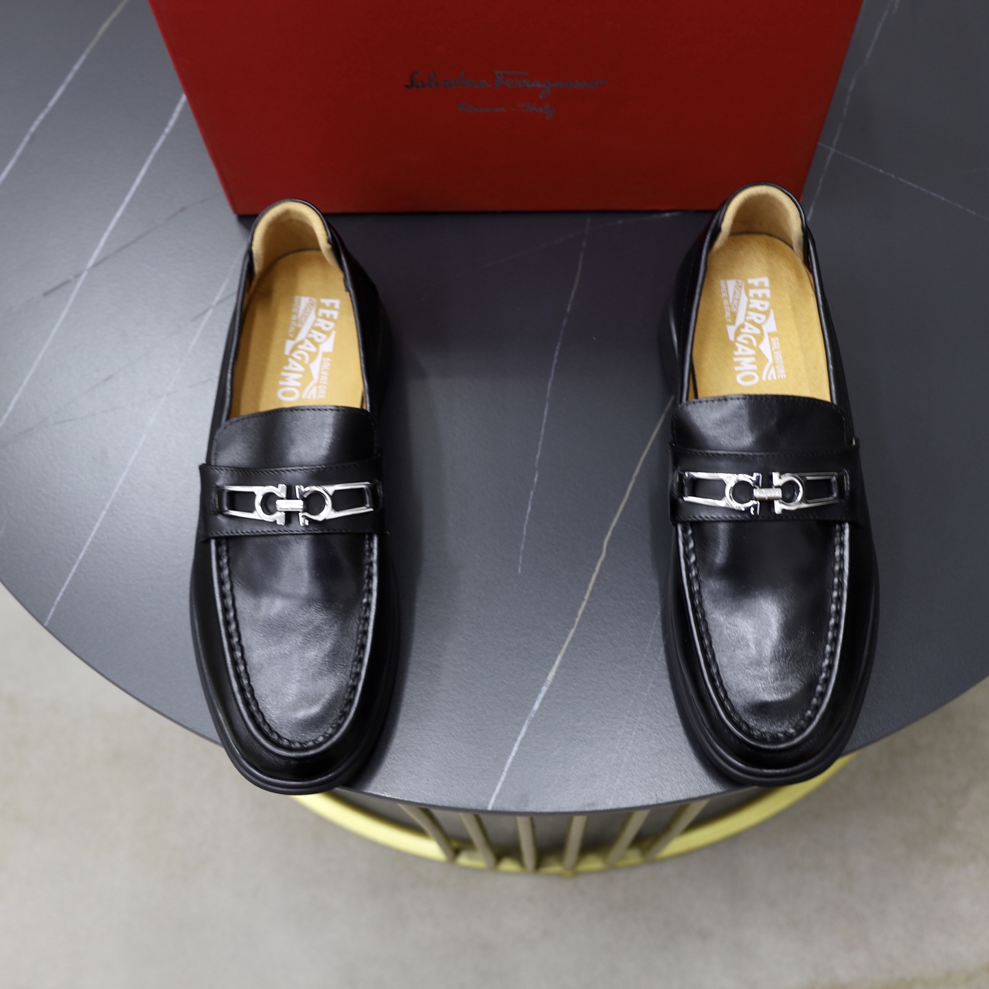 NO:346041,:♂♂♂ Brand Ferragamo Size 38-44 (45 can be customized) Grade Classic counter Materials Original soft cowhide upper Comfortable leather inner Original rubber wear-resistant lightweight soft sole Style category Official casual leather shoes Color real picture color, ferragamo, ferragamo, cowhide19860909:♂♂♂ 品牌菲拉格慕Ferragamo 尺码38-44（45可定制） 等级 专柜经典款 材料 原版软牛皮鞋面 舒适真皮内里 原版橡胶耐磨轻便柔软大底 款式类别正装休闲皮鞋 颜色实物图片色,,ferragamo,ferragamo,cowhide,Men's shoes