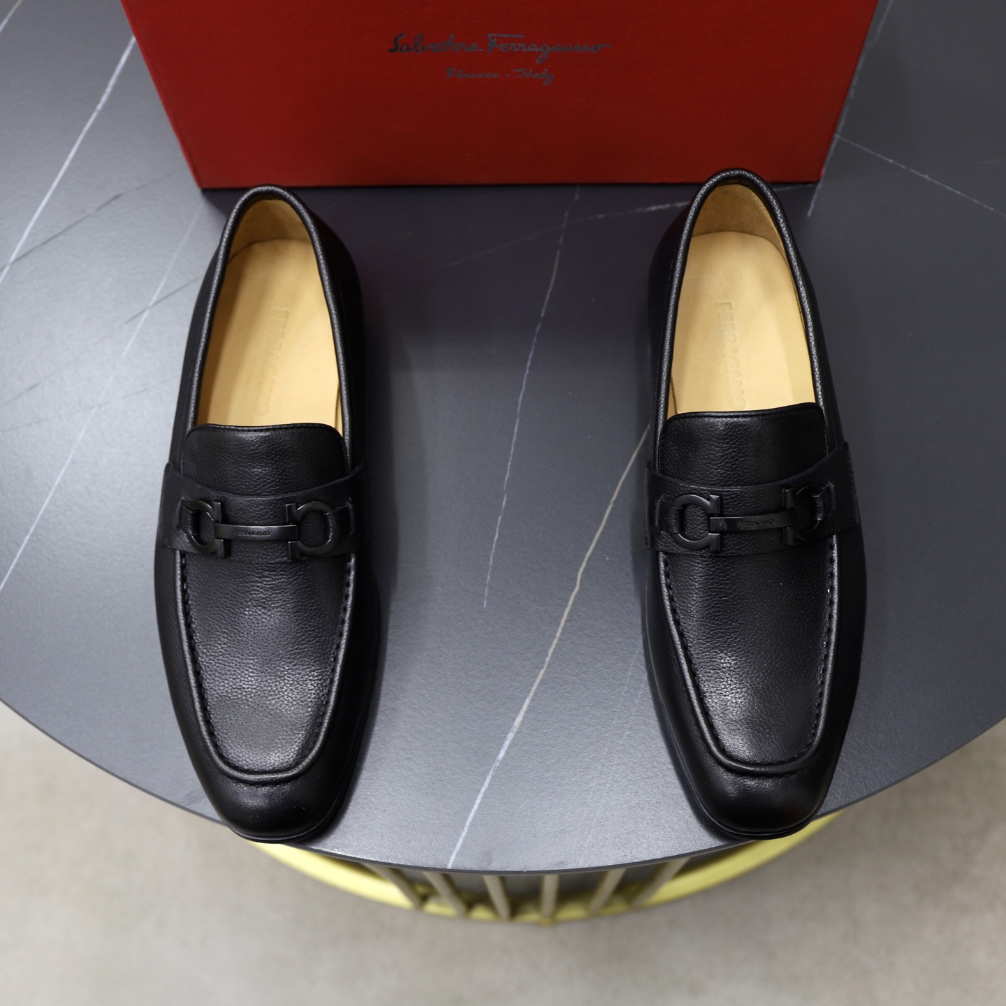 NO:346064,:♂♂♂ Brand Ferragamo Size 39-44 (45 can be customized) Grade Classic counter Materials Original cowhide upper Comfort cowhide inner Original rubber wear-resistant lightweight soft sole Style category Official casual leather shoes Color real picture color, ferragamo, ferragamo, cowhide19860909:♂♂♂ 品牌菲拉格慕Ferragamo 尺码39-44（45可定制） 等级 专柜经典款 材料 原版牛皮鞋面 舒适牛皮内里 原版橡胶耐磨轻便柔软大底 款式类别正装休闲皮鞋 颜色实物图片色,,ferragamo,ferragamo,cowhide,Men's shoes