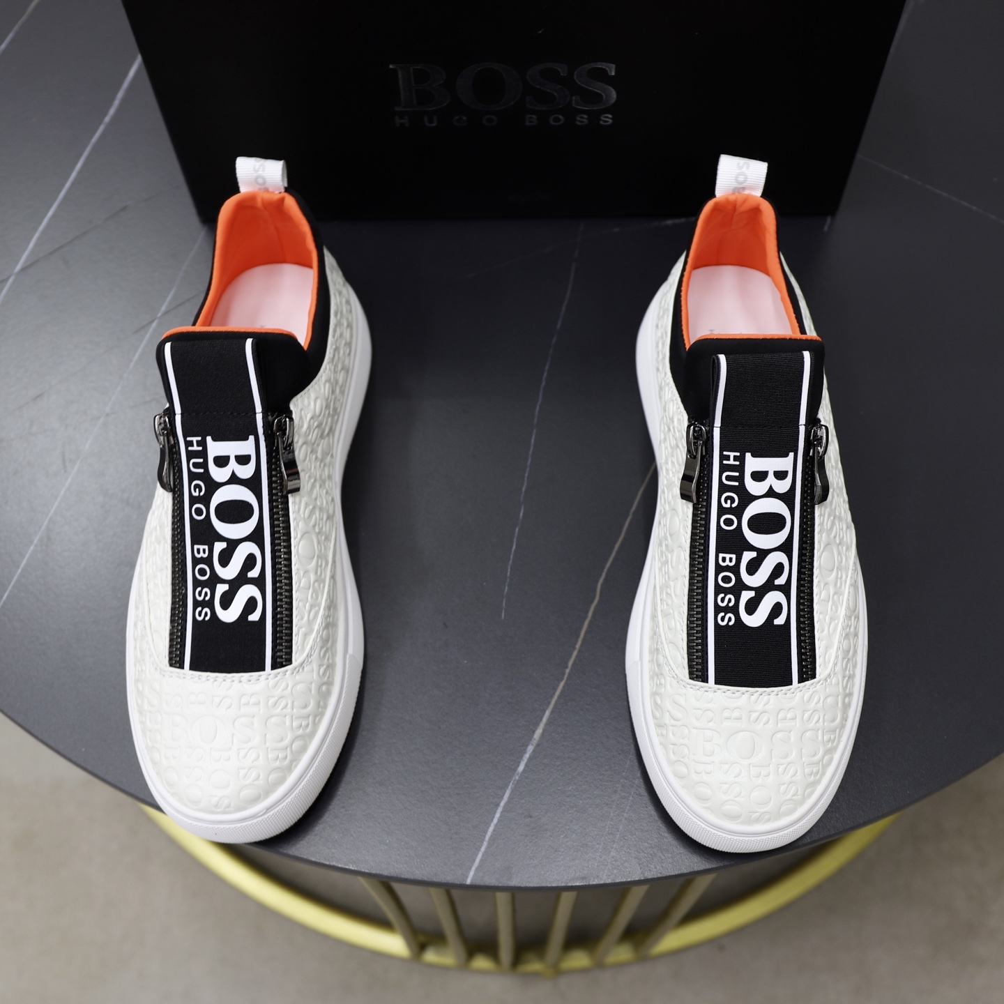 NO:356873,♂♂ Brand BOSS Standard Code 38-44 (45 customized) Grade official website The same model Material original material splicing Comfortable and breathable inner Lightweight wear-resistant sports sole Style category Men's fashion casual shoes Running Sports shoes Honorable luxury brand elements Top luxury Color real picture color, Sneakers19860909♂♂♂ 品牌BOSS 标准码38-44（45订做） 等级官网同款 材料原版材料拼接 舒适透气内里 轻便耐磨运动大底 款式类别男士时尚休闲鞋 跑步 运动鞋 尊贵奢侈品大牌元素 顶级奢华 颜色实物图片色,,sneakers,Men's shoes