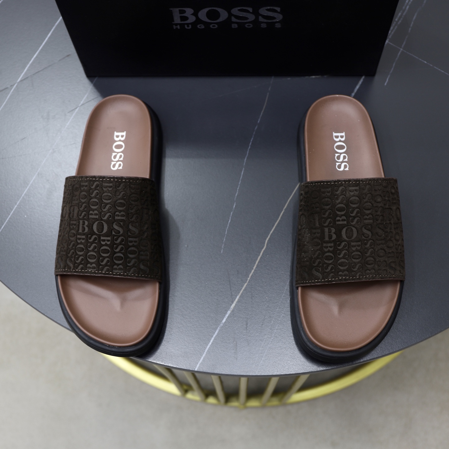 NO:345081,:♂♂ Brand BO SS Size 38–44 (45 customized) Grade counter Original list Material original upper Wear-resistant Lightweight Soft Comfortable Outsole Style category Summer new slippers Young and fashionable Feet comfortable Multi-color optional, Slippers19860909:♂♂♂ 品牌BO SS 码数38–44（45定制） 等级专柜 原单 材料原版鞋面 耐磨轻便柔软舒适大底 款式类别夏季新款拖鞋 年轻时尚 脚感舒适 颜色多色可选,,slippers,Men's shoes