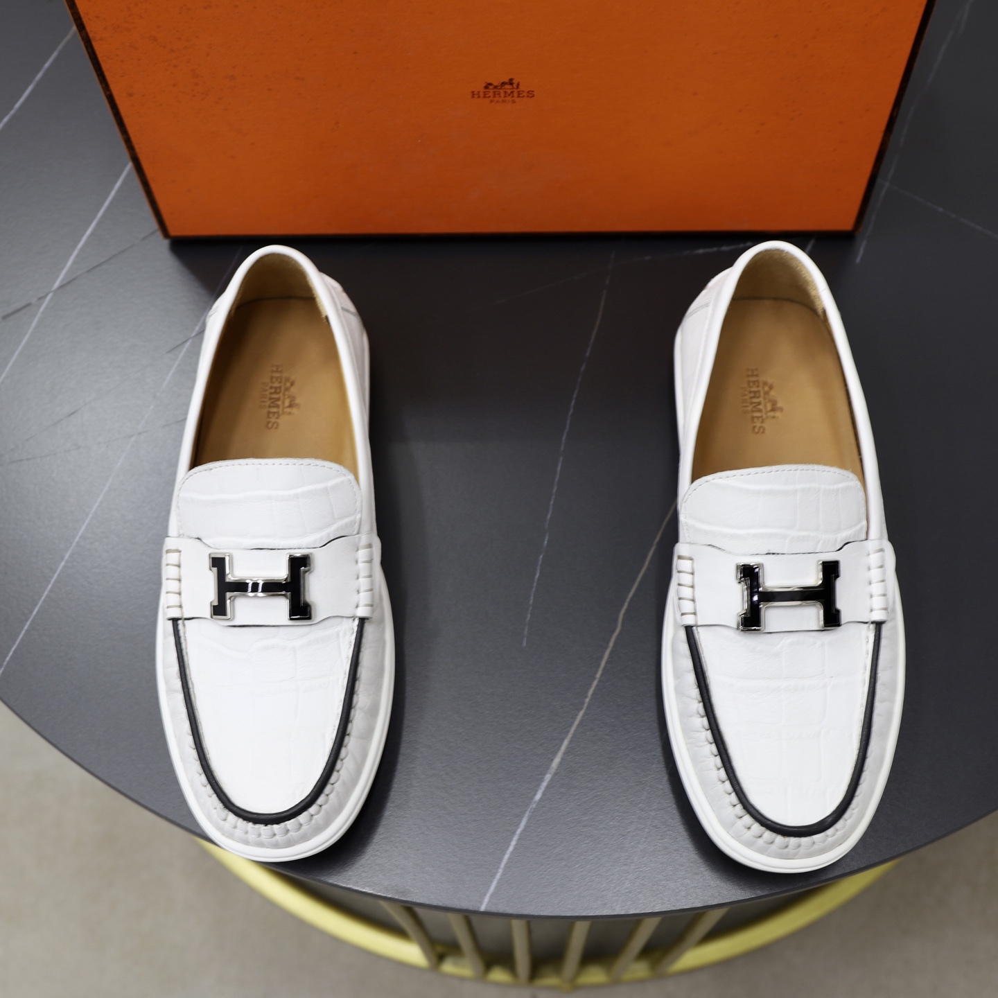 NO:352700,:♂♂♂Valley Brand Hermès Size 38-44 (45, 46 can be customized) Grade Classic counter Materials Original cowhide upper Water dye cowhide Inner Original rubber wear-resistant lightweight and soft outsole Style category Casual sports shoes Color real picture color, hermes, hermes, sneakers, cowhide19860909:♂♂♂小牛内里 品牌爱马仕Hermès 尺码38-44（45、46可定制） 等级 专柜经典款 材料 原版牛皮鞋面 水染牛皮内里 原版橡胶耐磨轻便柔软大底 款式类别休闲运动鞋 颜色实物图片色,,hermes,hermes,sneakers,cowhide,Men's shoes