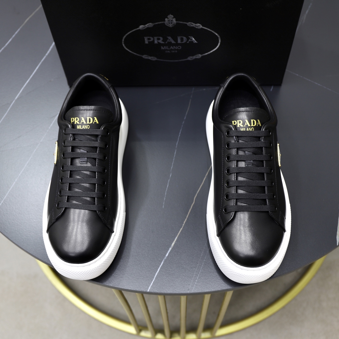 NO:348959,【Prada】Prada - high-end quality original single - imported soft calf leather surface, silk-print brand logo - inner lining water dyed cowhide inner lining - outsole ultra-light TPU foam · Q elastic molding outsole - ultra-high quality control · fine workmanship highlighted (high-end · noble · grade) -Size 38-44 (45, custom made),,prada,prada,cowhide19860909【Prada】普拉达 -高端品质 原单 -鞋面进口软面小牛皮面、丝印品牌logo -内里水染牛皮内里 -大底超轻TPU发泡·Q弹成型大底 -超高品控·做工精细凸显(高端·贵气·档次) -Size 38-44（45,可订做),,prada,prada,cowhide,Men's shoes