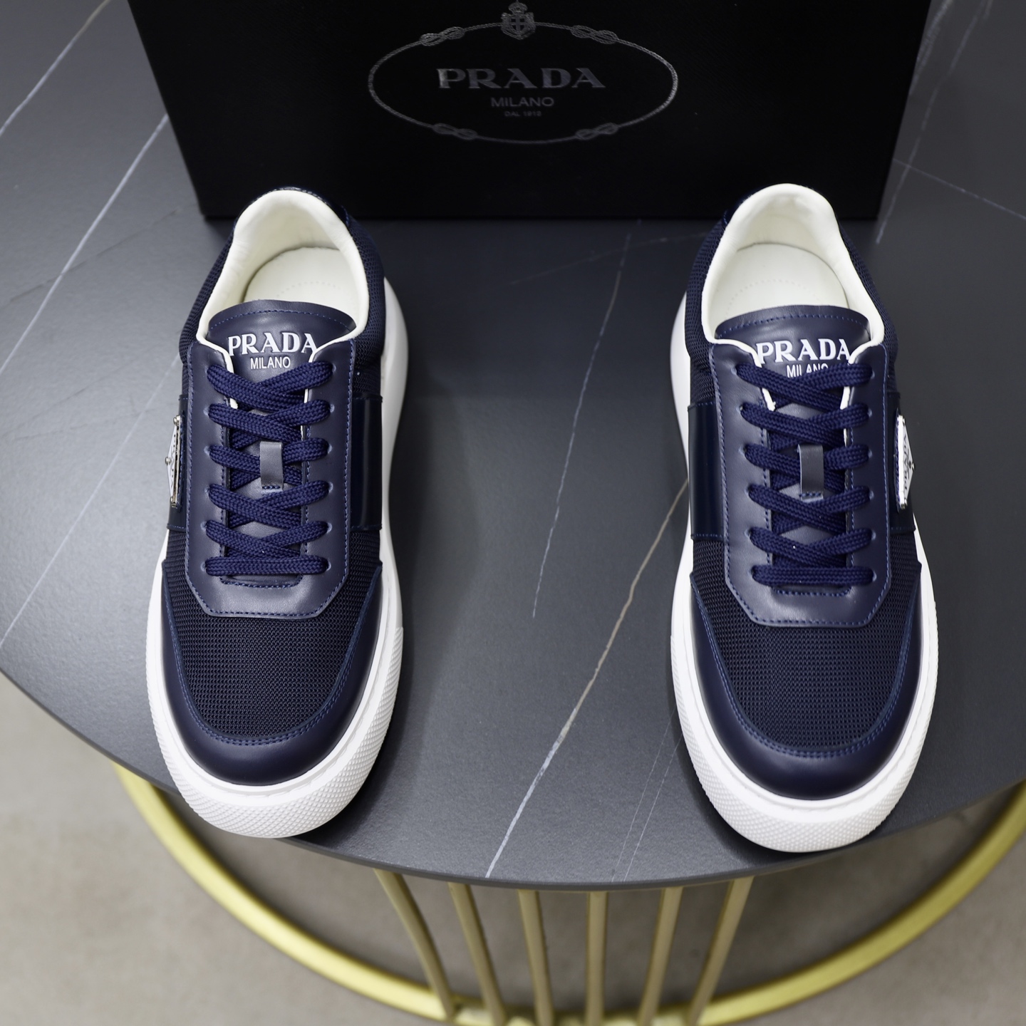 NO:348972,【Prada】Prada - High-end quality original single - Imported soft-faced calfskin spliced ​​breathable mesh, silk-print brand logo - Inner water-dyed cowhide inner lining - Outsole ultra-light TPU foamed·Q elastic molded sole - Ultra-high quality control·fine workmanship highlighted (high-end, noble, grade) -Size 38-44 (45, custom made),,prada,prada,cowhide19860909【Prada】普拉达 -高端品质 原单 -鞋面进口软面小牛皮拼接透气网面、丝印品牌logo -内里水染牛皮内里 -大底超轻TPU发泡·Q弹成型大底 -超高品控·做工精细凸显(高端·贵气·档次) -Size 38-44（45,可订做),,prada,prada,cowhide,Men's shoes