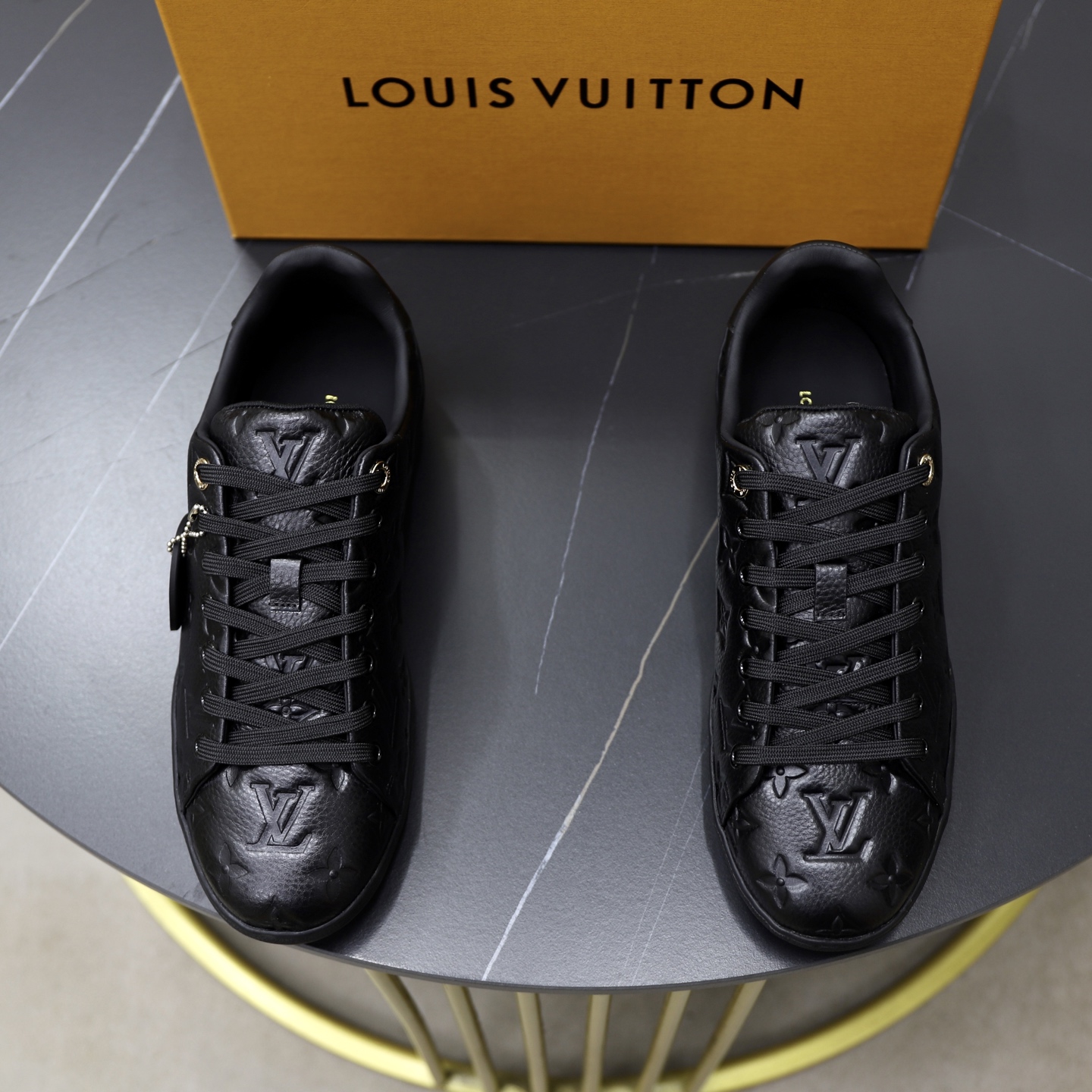 NO:711706,Top original order Brand [LOUIS VUITTON] LV. Louis Vuitton Material Original factory cowhide material 11 original plate outsole Comfortable cowhide lining Style type casual sports sneakers Grade counter quality Top original order Color actual picture color Code number 38–44 (45 customized),, louis vuitton, louis vuitton, louis vuitton, cowhide19860909顶级原单 品牌【LOUIS VUITTON】LV.路易威登 材质 原工厂牛皮材料 11原板大底 舒适牛皮内里 款式类型休闲运动 板鞋 等级专柜品质 顶级原单 颜色实物图片色 码数38–44（45定制）,,louis vuitton,louis vuitton,louis vuitton,cowhide,Men's shoes