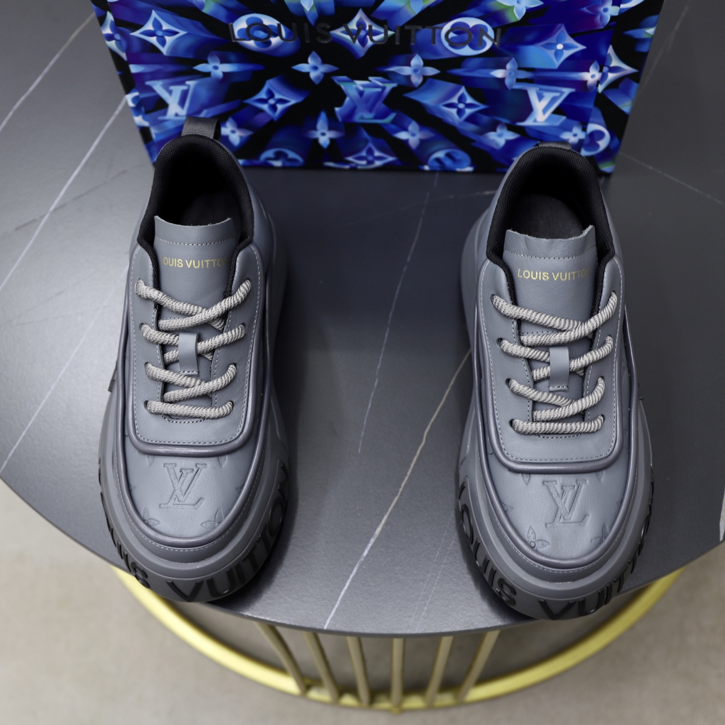 NO:349820,【LV】Louis Vuitton men's shoes high-end brand, new model is available, top luxury brand, latest fashion casual men's shoes, trendy and versatile style, relaxed sporty style, calfskin on the upper and super fine workmanship. Original personalized fashion rubber wear-resistant sole, light and comfortable on the foot. Size 39-44 (customized for 45 and 46),,louis vuitton,louis vuitton,cowhide19860909【LV】路易威登男鞋高端品牌,新款上市,顶级奢侈品牌,最新時尚休闲男鞋,潮流百搭之款,轻松运动风,鞋面小牛皮加超精细做工.原版个性时尚橡膠耐磨大底,上脚轻巧舒适.码数39-44（45、46订做）,,louis vuitton,louis vuitton,cowhide,Men's shoes