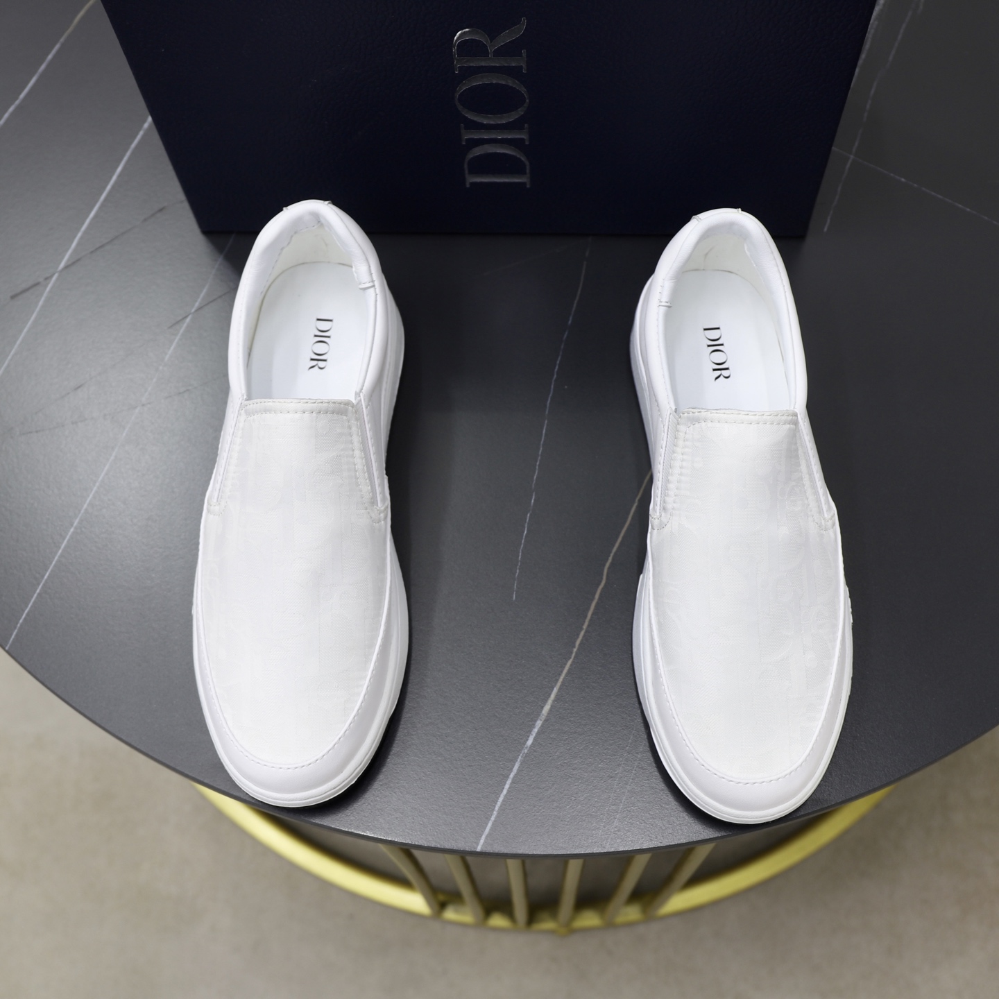 Tenis Slip-On Dior Blancos para Hombre: Lujo y Comodidad