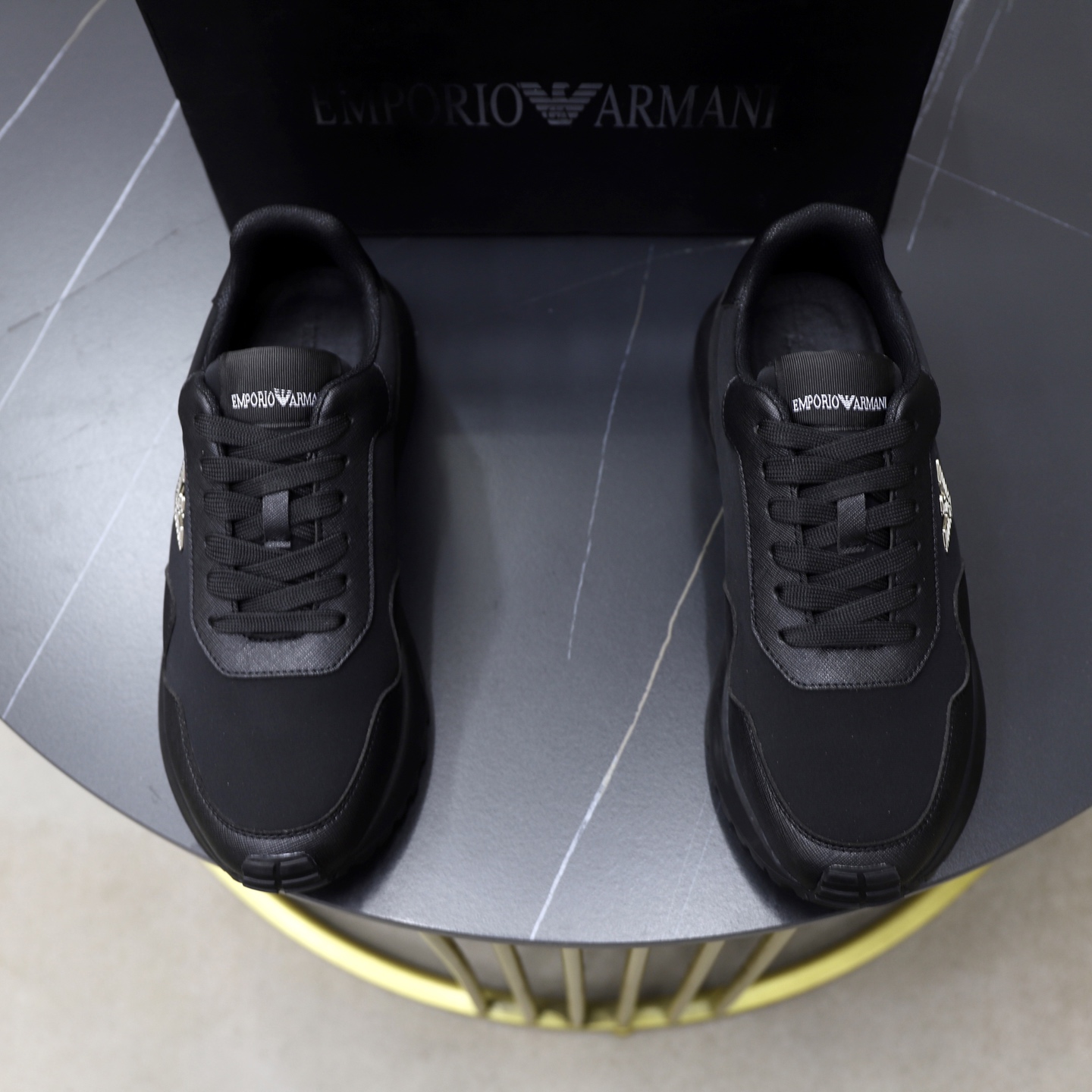 NO:352975,♂♂ Brand Armani Standard Code 38-44 (45 customized) Grade official website same model Material original material splicing Comfortable and breathable inner Lightweight wear-resistant sports sole Style category Men's fashion casual shoes Running Sports shoes Honorable luxury brand elements Top luxury Color real picture color, Armani, sneakers19860909♂♂♂ 品牌阿玛尼 标准码38-44（45订做） 等级官网同款 材料原版材料拼接 舒适透气内里 轻便耐磨运动大底 款式类别男士时尚休闲鞋 跑步 运动鞋 尊贵奢侈品大牌元素 顶级奢华 颜色实物图片色,,armani,sneakers,Men's shoes