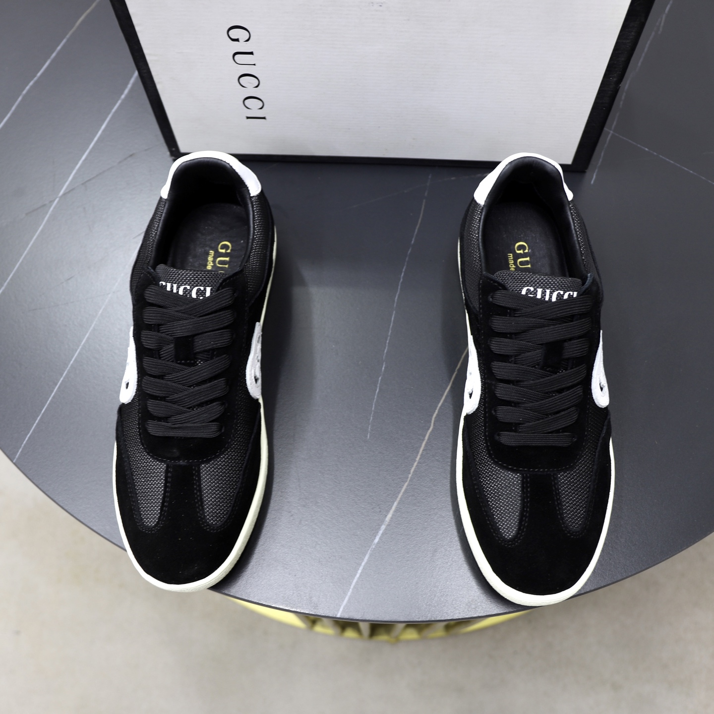 NO:355318,♂♂ Brand Guqi GUCCI Standard Code 38-44 (45 customized) Grade official website same model Material original leather splicing Comfortable and breathable inner Original wear-resistant outsole Style category Men's fashion casual shoes Running Sports shoes Honorable luxury brand elements Top luxury Color real picture color, Gucci,sneakers19860909♂♂♂ 品牌古奇GUCCI 标准码38-44（45订做） 等级官网同款 材料原版皮料拼接 舒适透气内里 原厂耐磨大底 款式类别男士时尚休闲鞋 跑步 运动鞋 尊贵奢侈品大牌元素 顶级奢华 颜色实物图片色,,gucci,sneakers,Men's shoes