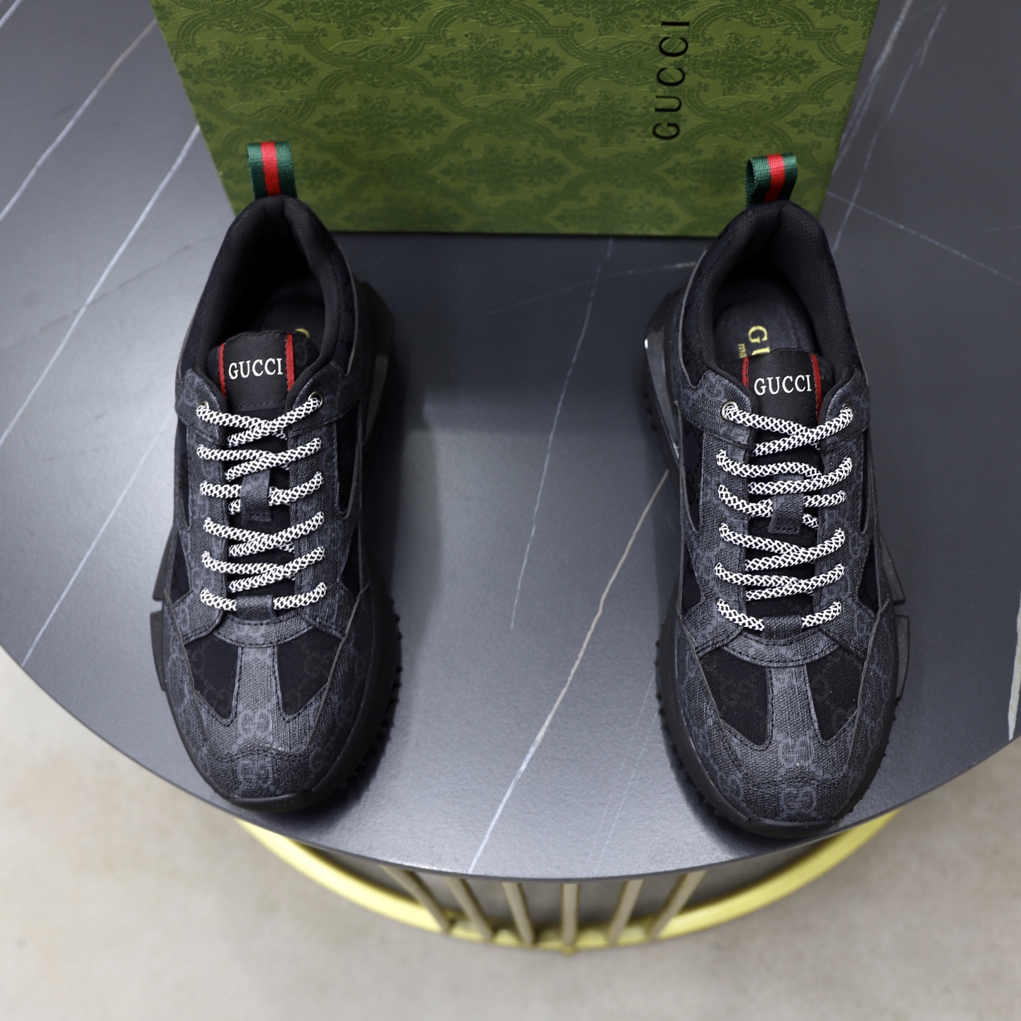 NO:353959,♂♂ Brand Guqi GUCCI Standard Code 38-44 (45 customized) Grade official website same model Material original leather splicing Comfortable and breathable inner Original wear-resistant outsole Style category Men's fashion casual shoes Running Sports shoes Honorable luxury brand elements Top luxury Color real picture color, Gucci,sneakers19860909♂♂♂ 品牌古奇GUCCI 标准码38-44（45订做） 等级官网同款 材料原版皮料拼接 舒适透气内里 原厂耐磨大底 款式类别男士时尚休闲鞋 跑步 运动鞋 尊贵奢侈品大牌元素 顶级奢华 颜色实物图片色,,gucci,sneakers,Men's shoes