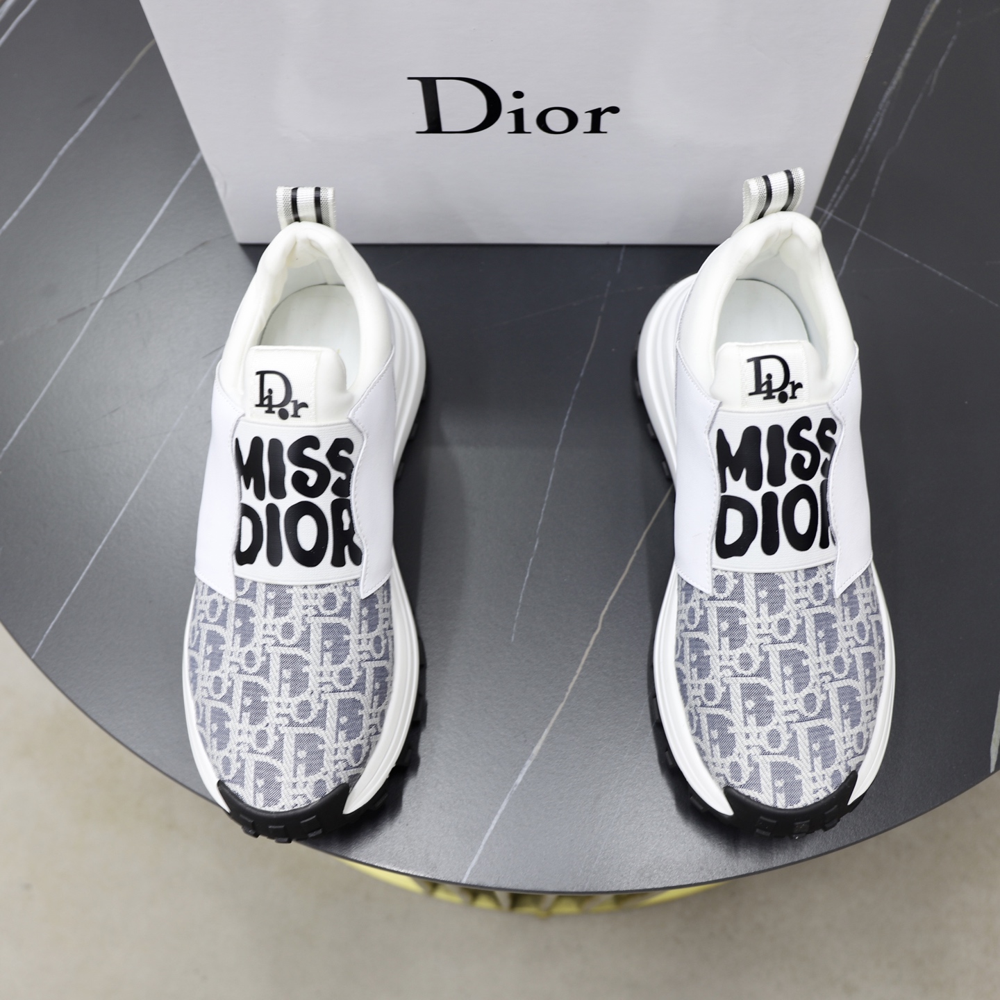 NO:353976,♂♂ Brand Dior DIOR Standard Code 38-44 (45 customized) Grade official website same model Material original leather splicing Comfortable and breathable inner Original wear-resistant outsole Style category Men's fashion casual shoes Running Sports shoes Honorable luxury brand elements Top luxury Color real picture color, Dior, dior, sneakers19860909♂♂♂ 品牌迪奥DIOR 标准码38-44（45订做） 等级官网同款 材料原版皮料拼接 舒适透气内里 原厂耐磨大底 款式类别男士时尚休闲鞋 跑步 运动鞋 尊贵奢侈品大牌元素 顶级奢华 颜色实物图片色,,dior,dior,sneakers,Men's shoes