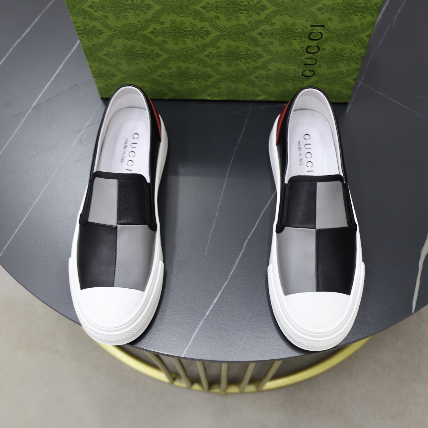 NO:354035,♂♂ Brand Guqi GUCCI Standard Code 38–44 (45 can be customized) Grade official website The same model Material original cowhide fabric Comfortable pig leather inner Lightweight wear-resistant outsole Style category Men's fashionable casual shoes and boots Running Sports shoes Honorable luxury brand elements Top luxury Color real picture color, Gucci, boots, sneakers, cowhide19860909♂♂♂ 品牌古奇GUCCI 标准码38–44（45可订做） 等级官网同款 材料原版牛皮面料 舒适猪皮内里 轻便耐磨大底 款式类别男士时尚休闲鞋靴 跑步 运动鞋 尊贵奢侈品大牌元素 顶级奢华 颜色实物图片色,,gucci,boots,sneakers,cowhide,Men's shoes