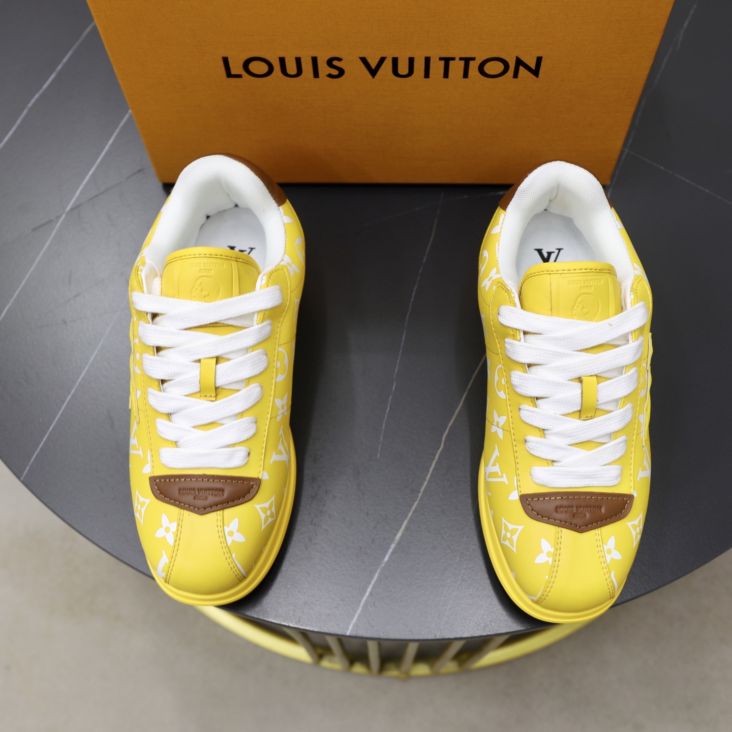 NO:354952,【Louis Vuitton】Louis Vuitton - High-end quality Original single casual sneakers - Upper Napa calfskin. Color printing brand totem, shoe body sewing brand module, toe, tongue, heel; air compressor brand logo - inner lining brand canvas - outsole ultra-light original TPU rubber foam; molded outsole - ultra-high quality control · fine workmanship highlighting (high-end, noble, grade) - Size 39-44 (38, 45, custom made),,louis vuitton,louis vuitton,sneakers,cowhide19860909【Louis Vuitton】路易威登 -高端品质 原单休闲运动鞋 -鞋面纳帕小牛皮.彩印品牌图腾、鞋身车缝品牌模块、鞋头.鞋舌.后跟；空压品牌logo -内里品牌帆布 -大底超轻原版TPU橡胶发泡；成型大底 -超高品控·做工精细凸显(高端·贵气·档次) -Size 39-44（38,45,可订做),,louis vuitton,louis vuitton,sneakers,cowhide,Men's shoes