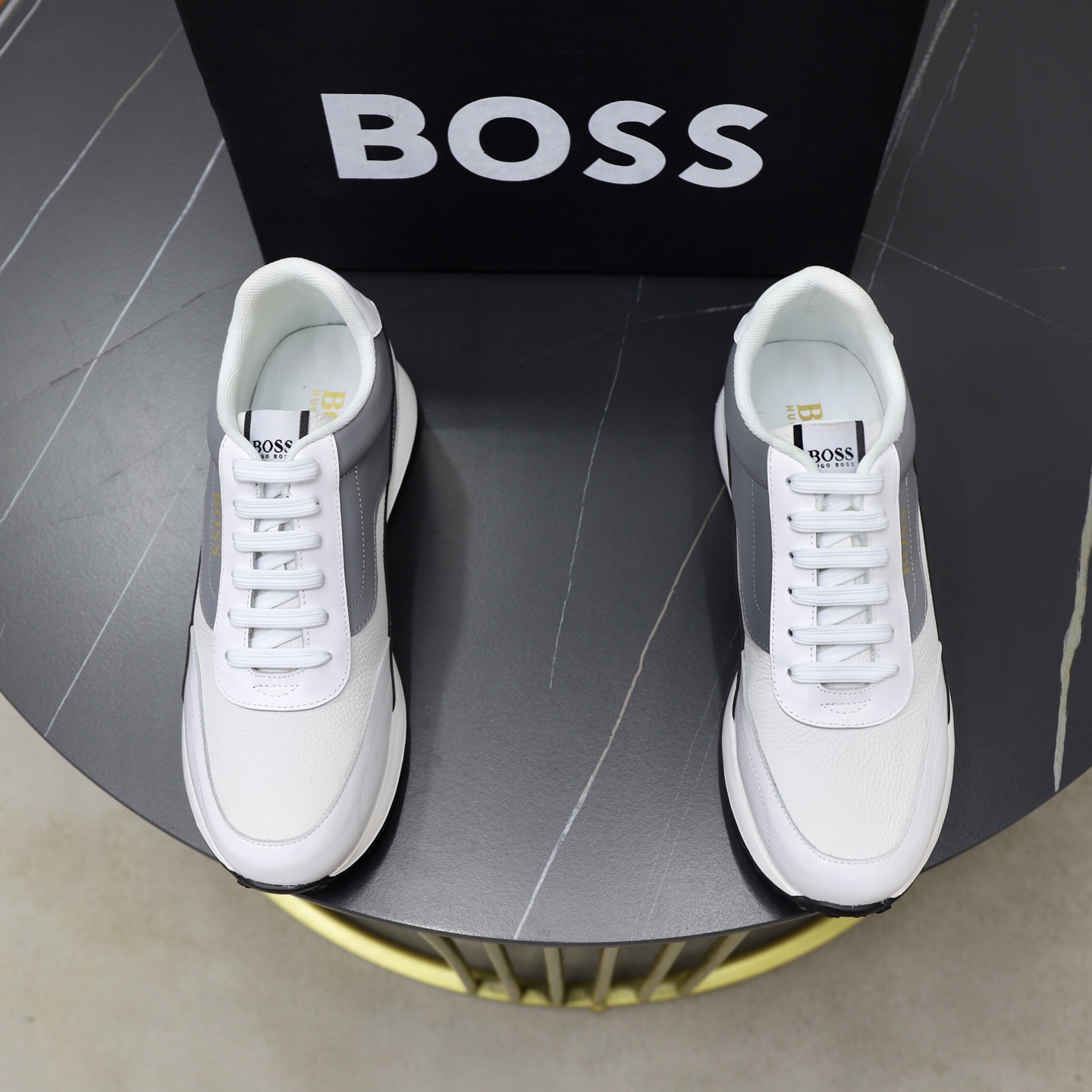 NO:356528,Boss men's casual sneakers, original mold opening, upper is made of imported cowhide from Italy, soft and comfortable on the feet. The original TPU foamed large soles feel soft and light!  Size38-44 (45 customized), Sneakers, cowhide19860909Boss男士休闲运动鞋,原版开模,鞋面采用意大利进口牛皮拼接材质,上脚柔软舒适 原版TPU发泡大底脚感柔软轻便！ Size38-44（45订做）,,sneakers,cowhide,Men's shoes