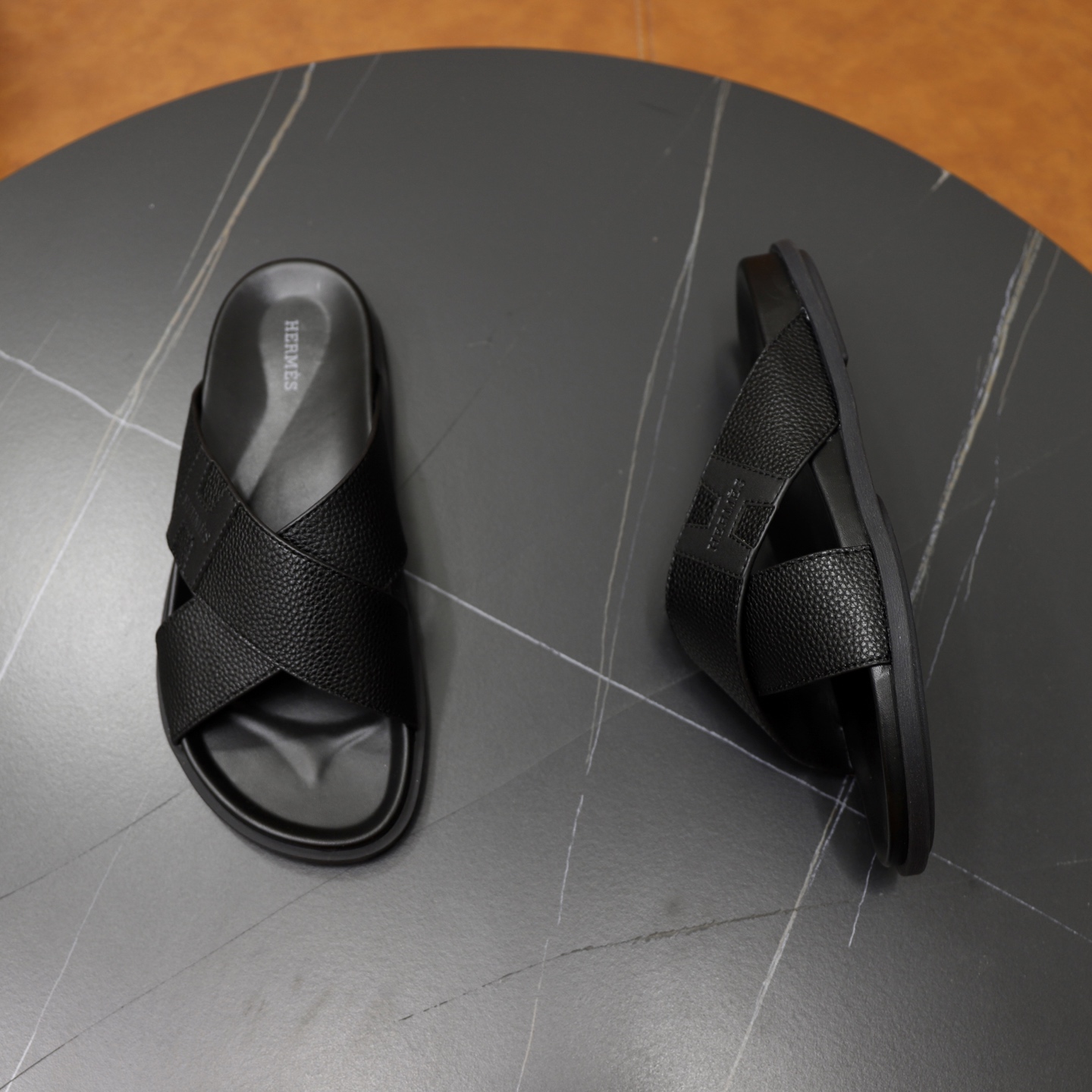 Hermes Leather Cross Sandals, Fashionable and Comfortable, for Couples 8 i1753891776687 9698 0 6