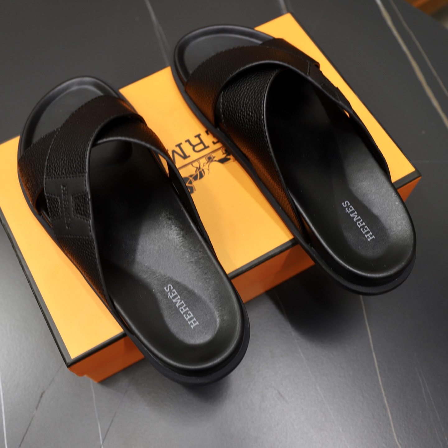 Hermes Leather Cross Sandals, Fashionable and Comfortable, for Couples 6 i1753891776691 9879 0 4