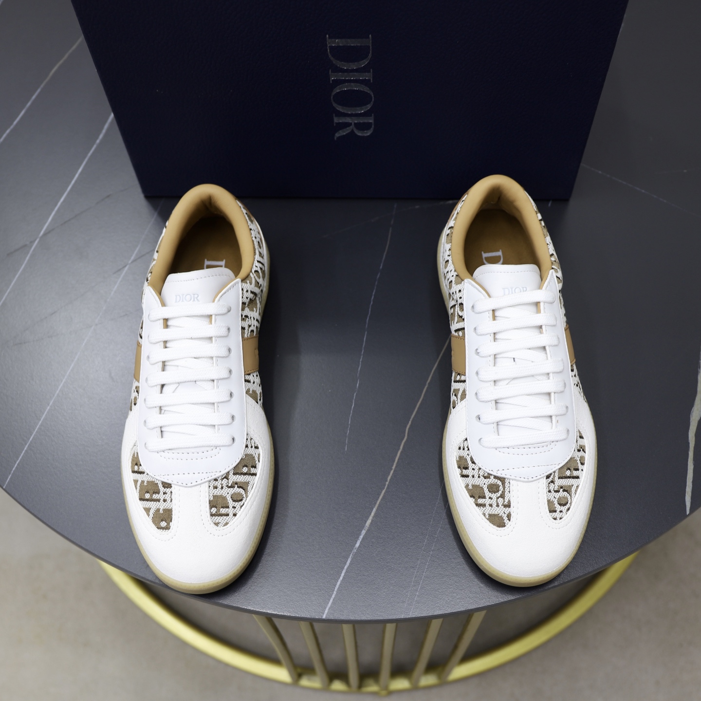 NO:344792,Dior training shoes Dior couple style B01 sneakers are a classic item in D's home. The upper is decorated with original cowhide suede and the 