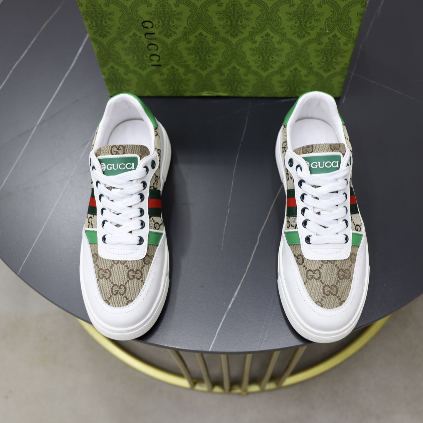 حذاء رياضي Gucci رجالي فاخر بنقشة GG ونعل مريح للمشي والجري