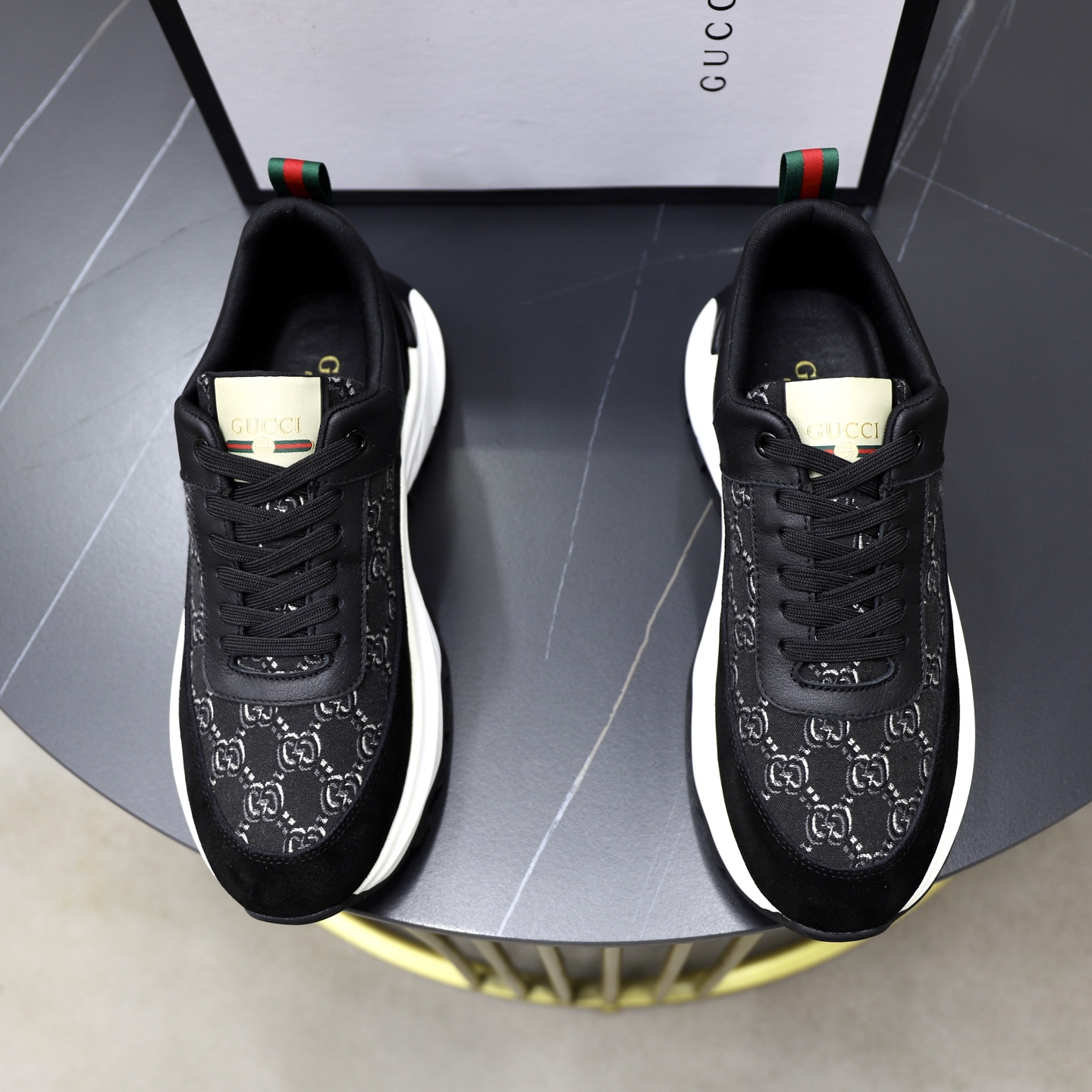 Zapatillas Casuales Gucci para Hombre - Comodidad y Estilo de Lujo