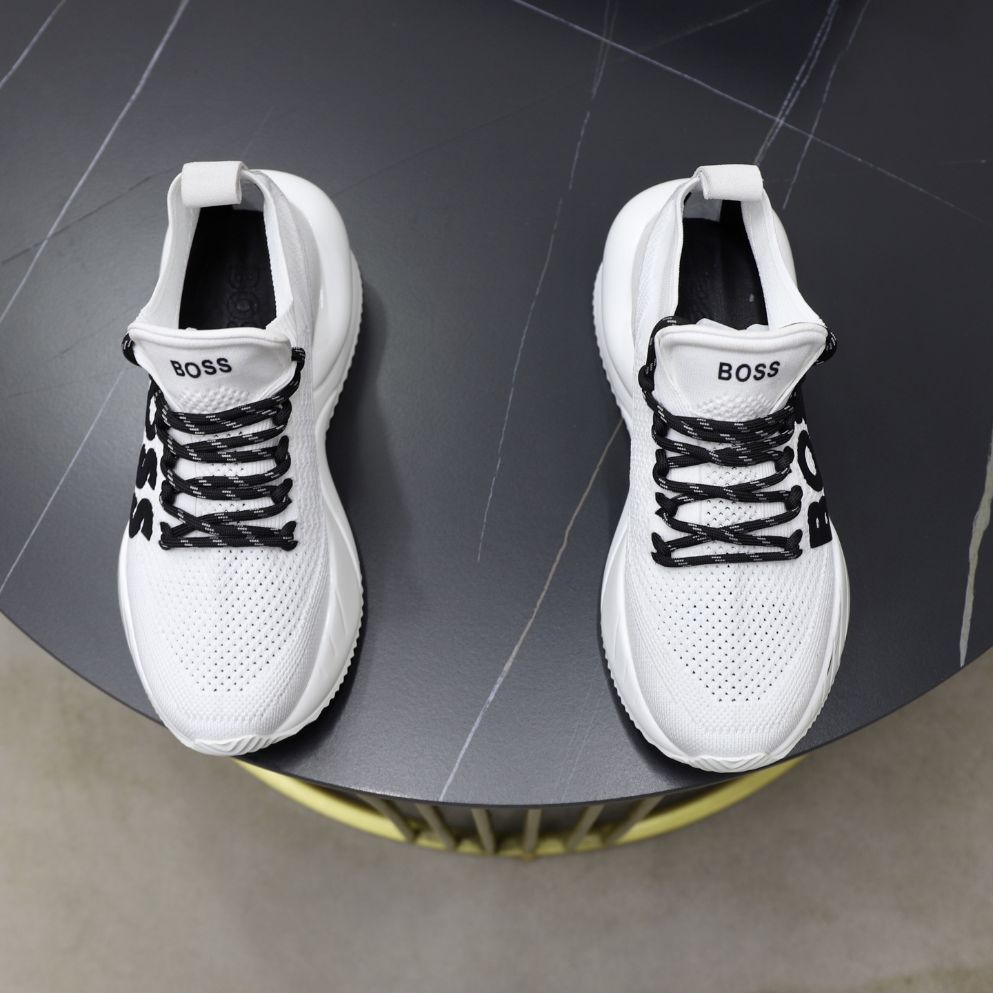 NO:347722,The latest BOSS is available, imported original breathable mesh material, high-end original pattern. High-end 1:1 mold opening customization, original large bottom, lighter and non-slip. Fashion is trendy and versatile. Exudes a fashionable and casual atmosphere, and fashion is right under your feet. Number of codes 39-44 (customized for 45-46),19860909BOSS 最新上市、进口原版透气网布材料、高级原版图案.高端1:1开模定制,原版大底,更轻便,防滑.时尚主打潮流,百搭爆款.散发时尚休闲气息,时尚就在脚下.码数39-44（45-46订做）,,Men's shoes